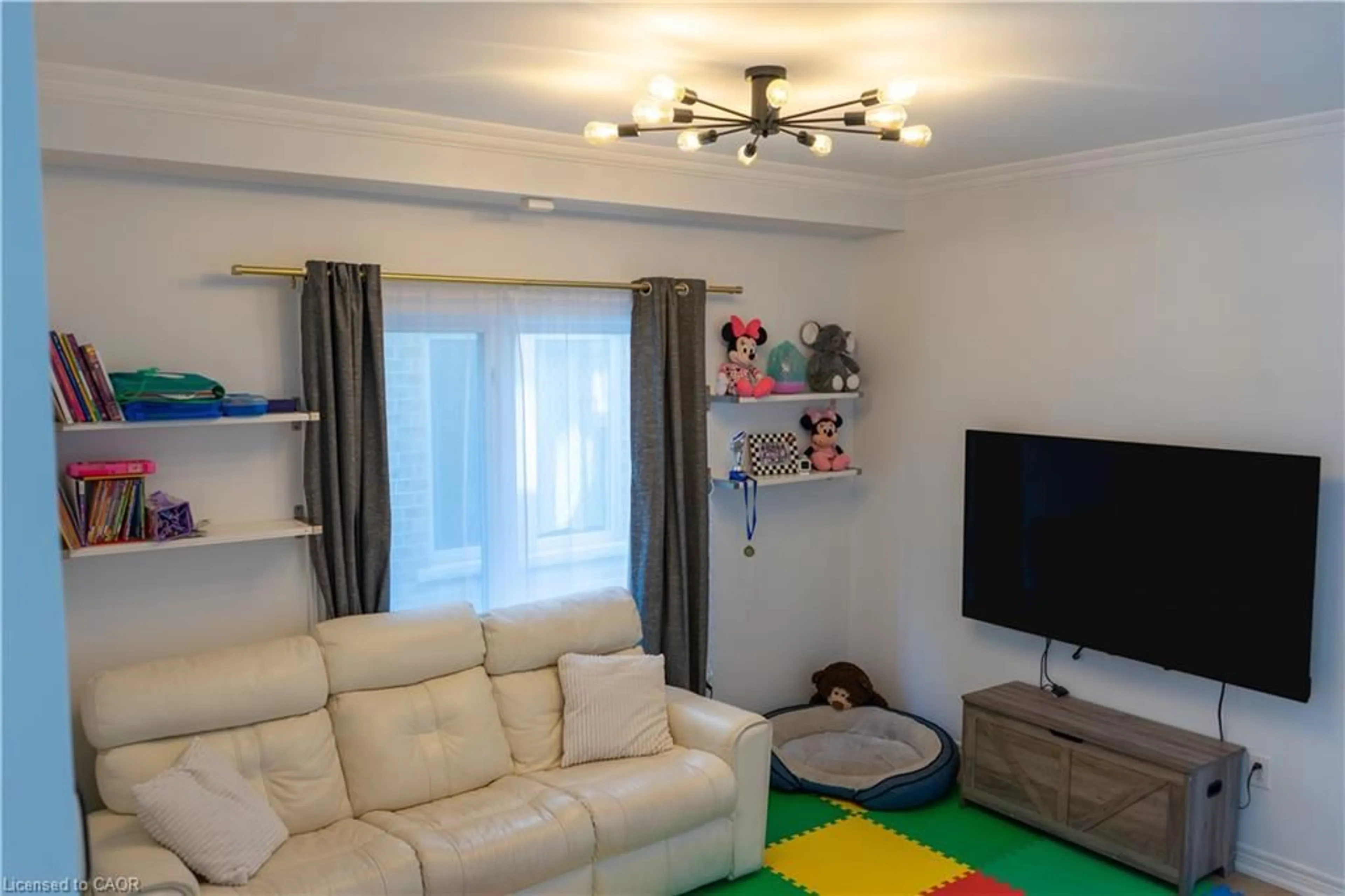 Living room with furniture, unknown for 4614 Keystone Cres, Burlington Ontario L7M 0L9