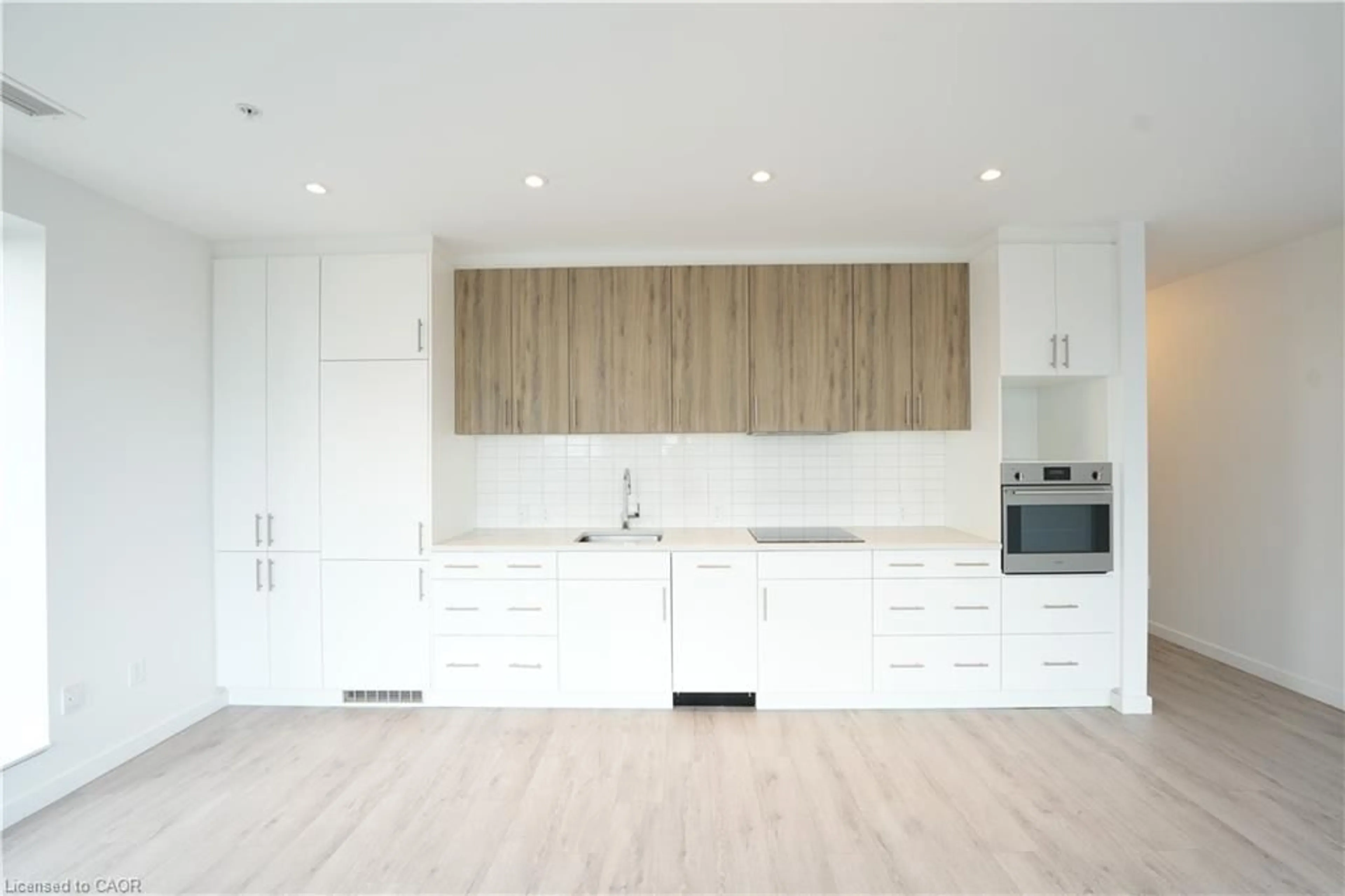 Open concept kitchen, wood/laminate floor for 181 King St #1002, Waterloo Ontario N2J 0E7
