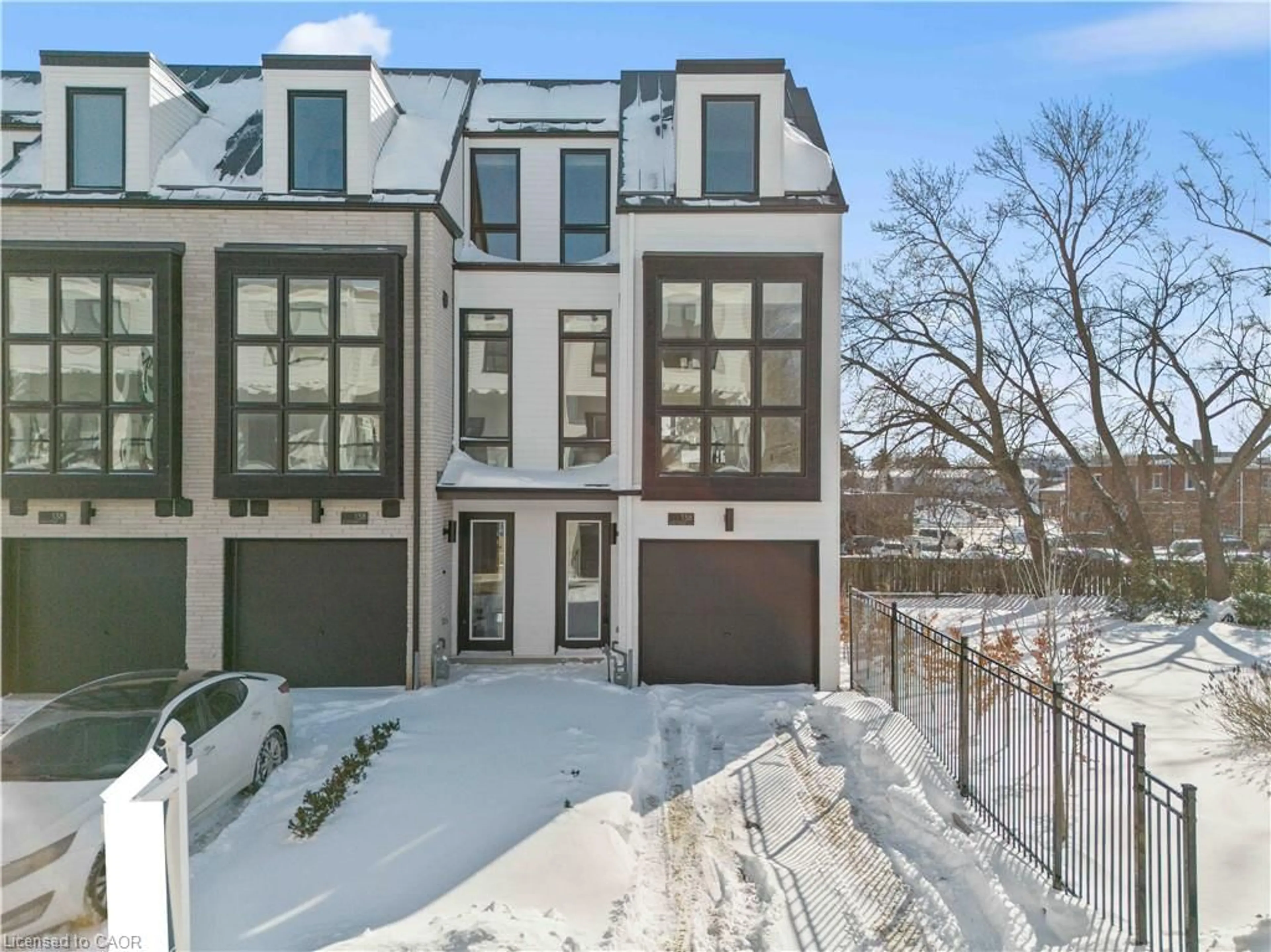 Home with brick exterior material, street for 138 East St #6, Oakville Ontario L6L 0H9