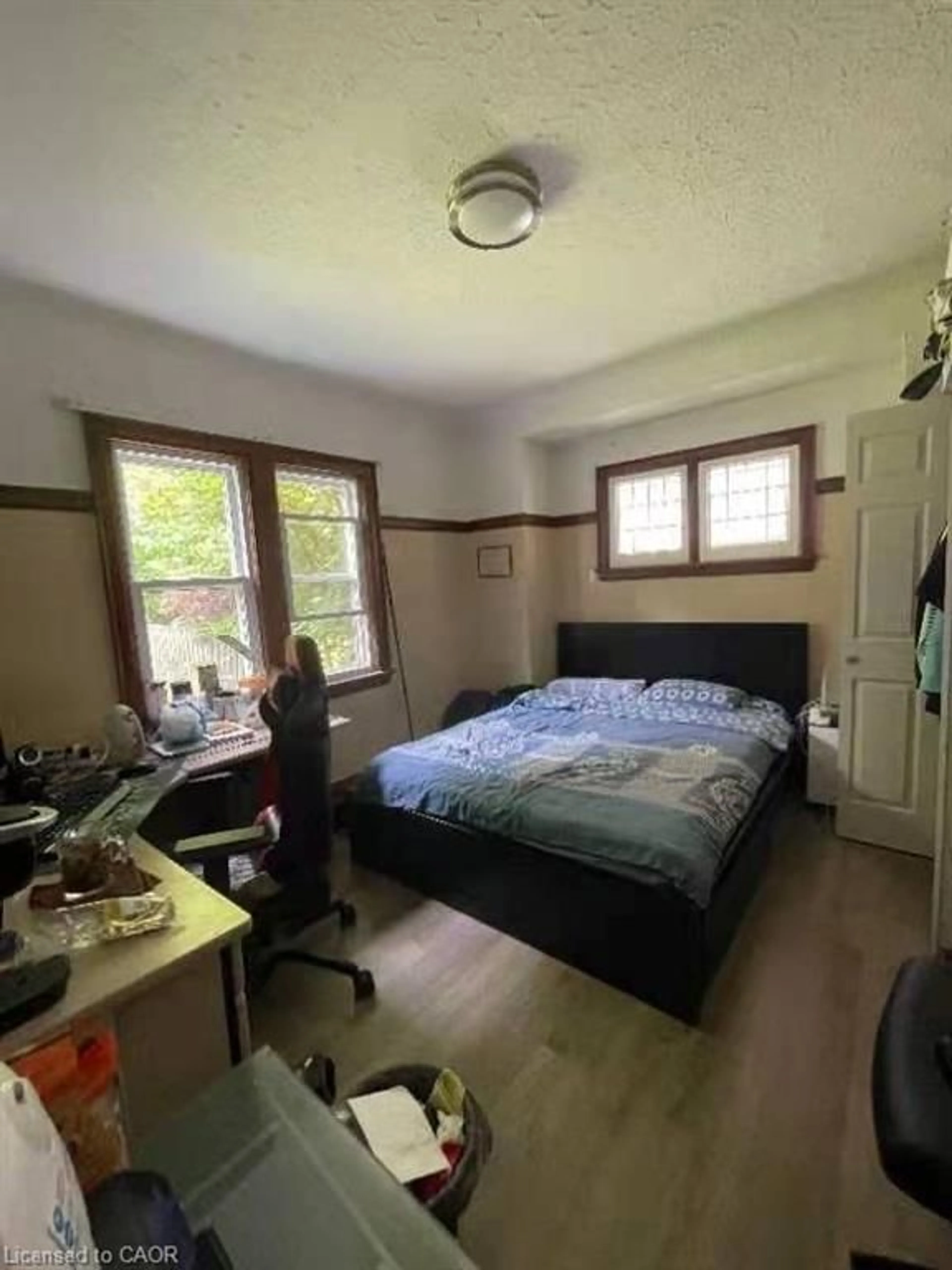 A pic of a room for 84 Arnold St, Hamilton Ontario L8S 1R6