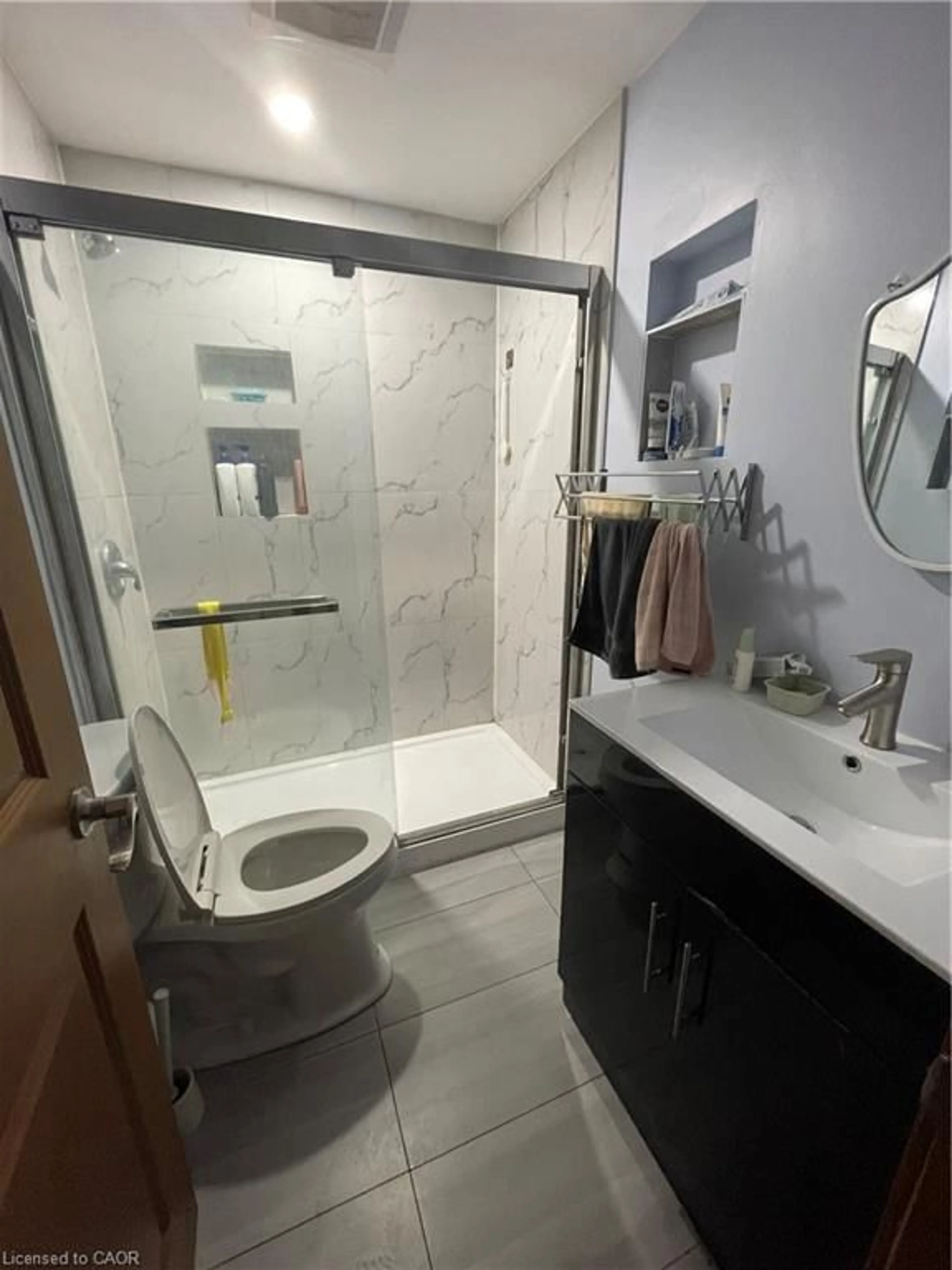 Standard bathroom, unknown for 84 Arnold St, Hamilton Ontario L8S 1R6