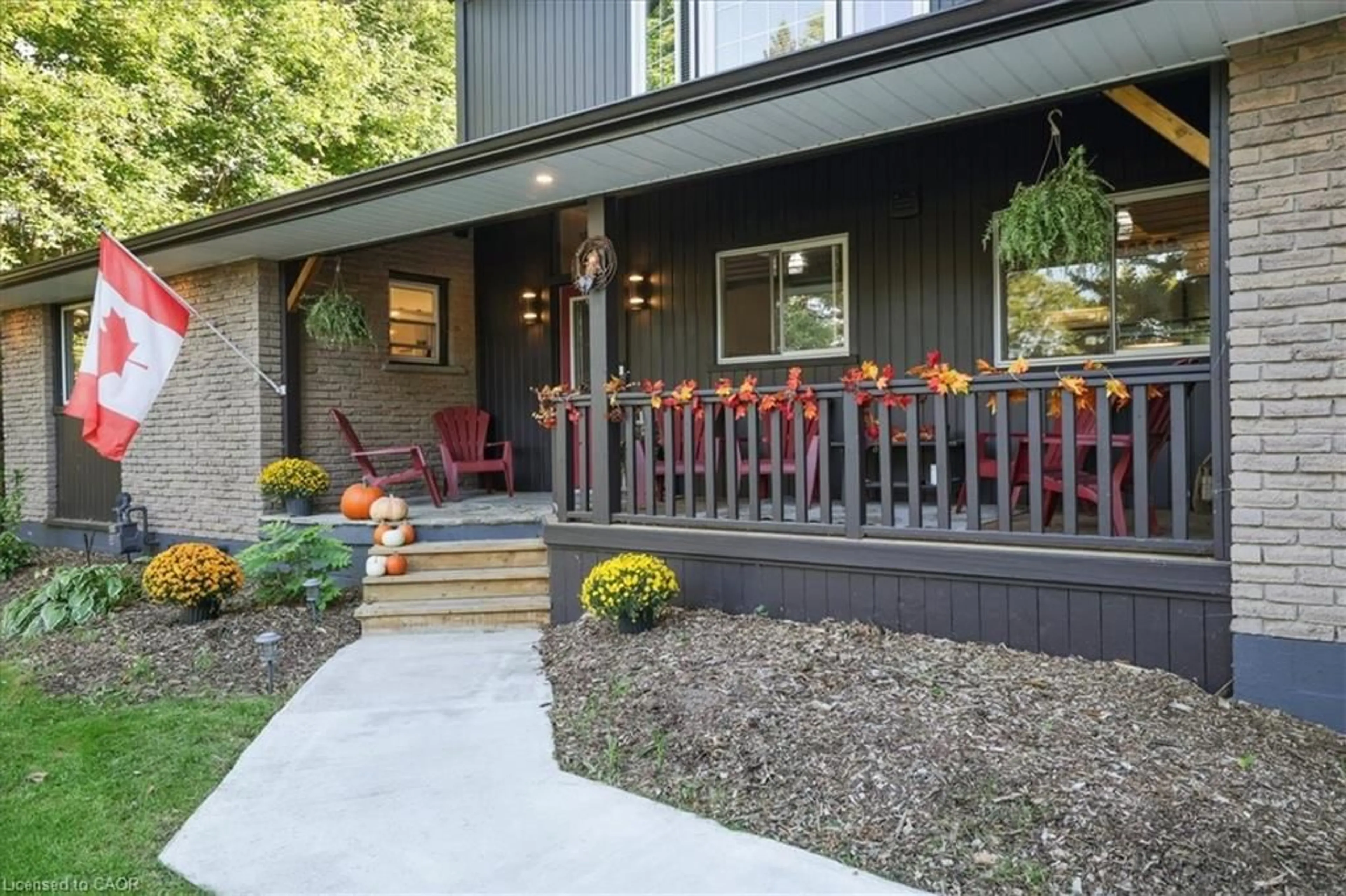 Home with vinyl exterior material, street for 3125 Guyatt Rd, Hannon Ontario L0R 1P0