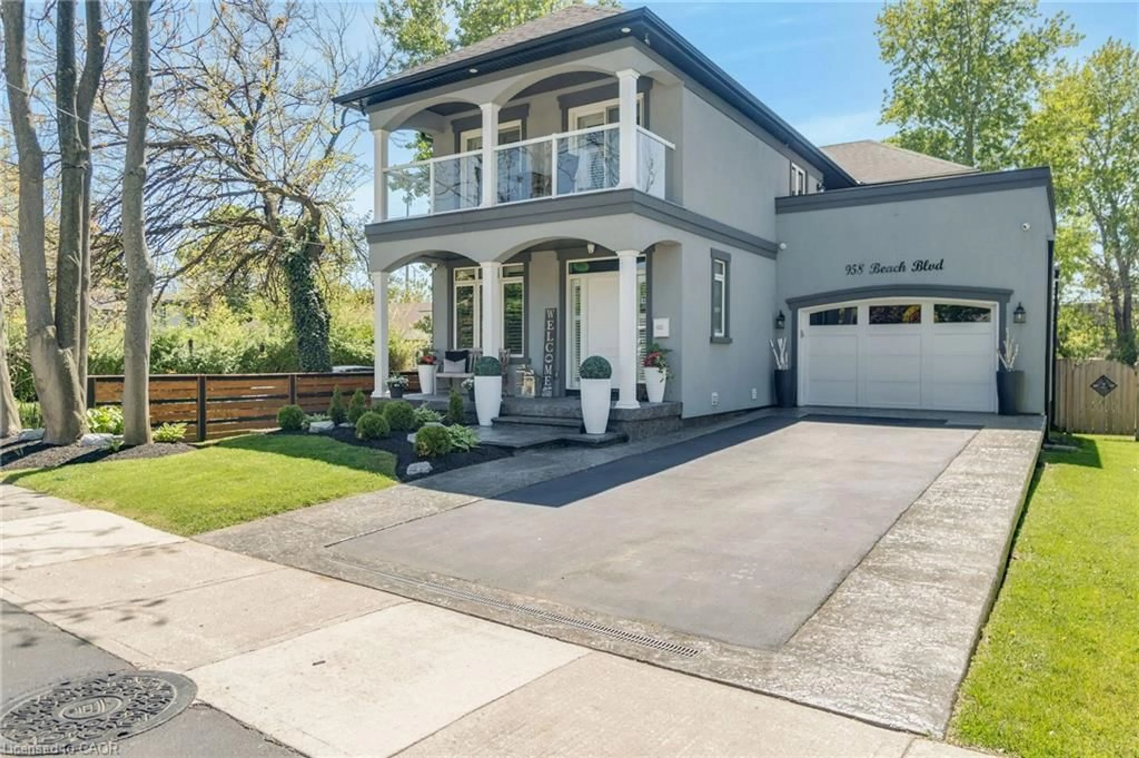 Unknown for 958 Beach Blvd, Hamilton Ontario L8H 6Z4