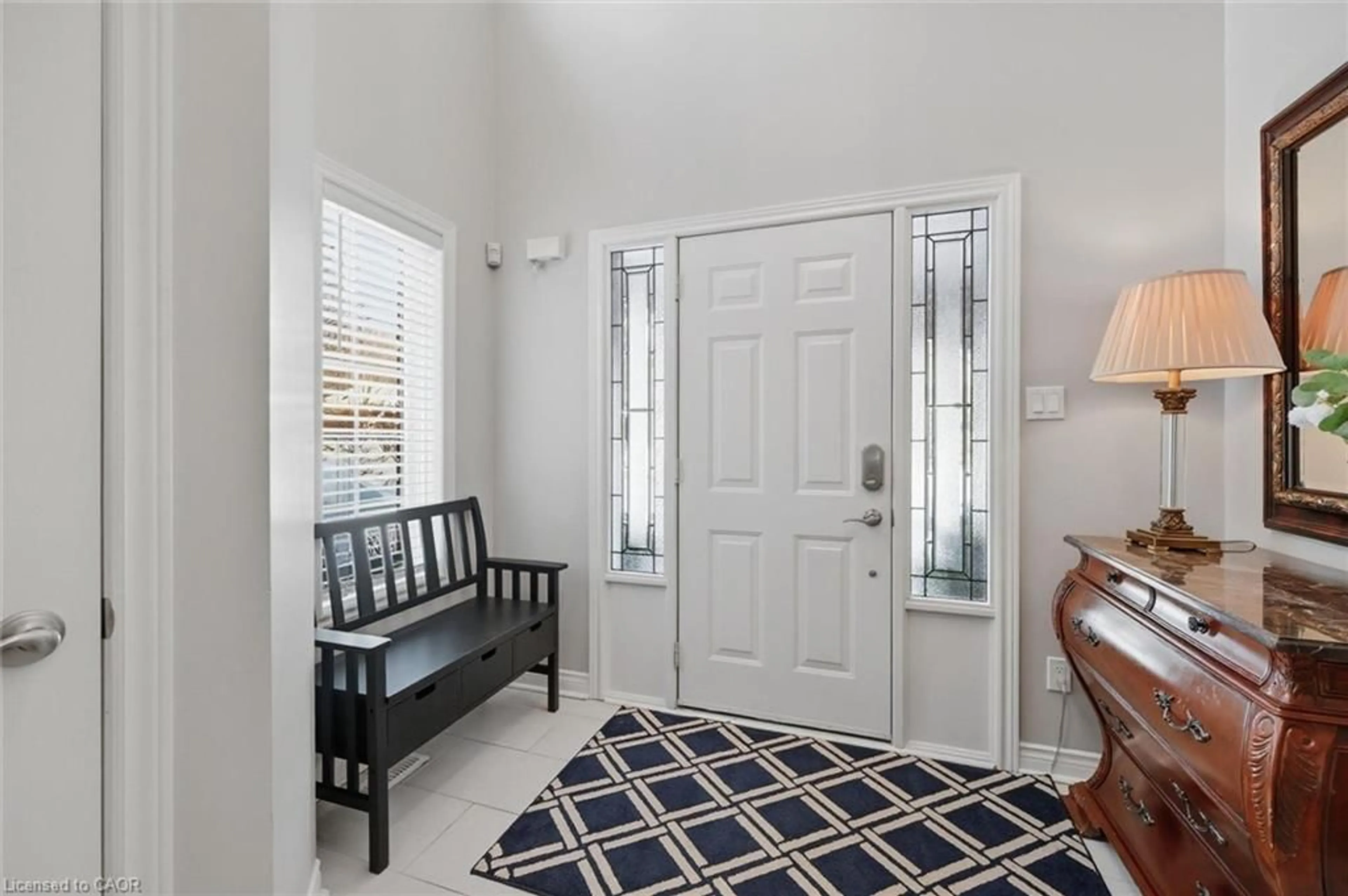 Indoor entryway for 1126 Westhaven Dr, Burlington Ontario L7P 5B3