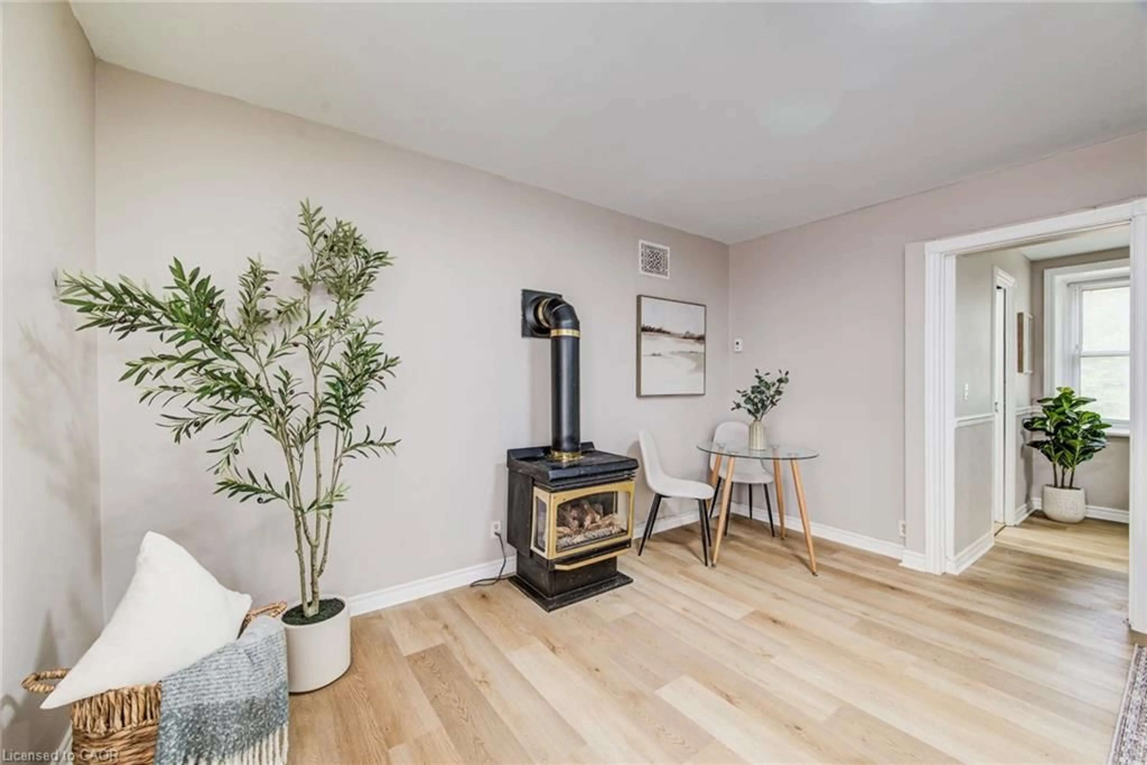 A pic of a room for 1331 King St, Cambridge Ontario N3H 3R2