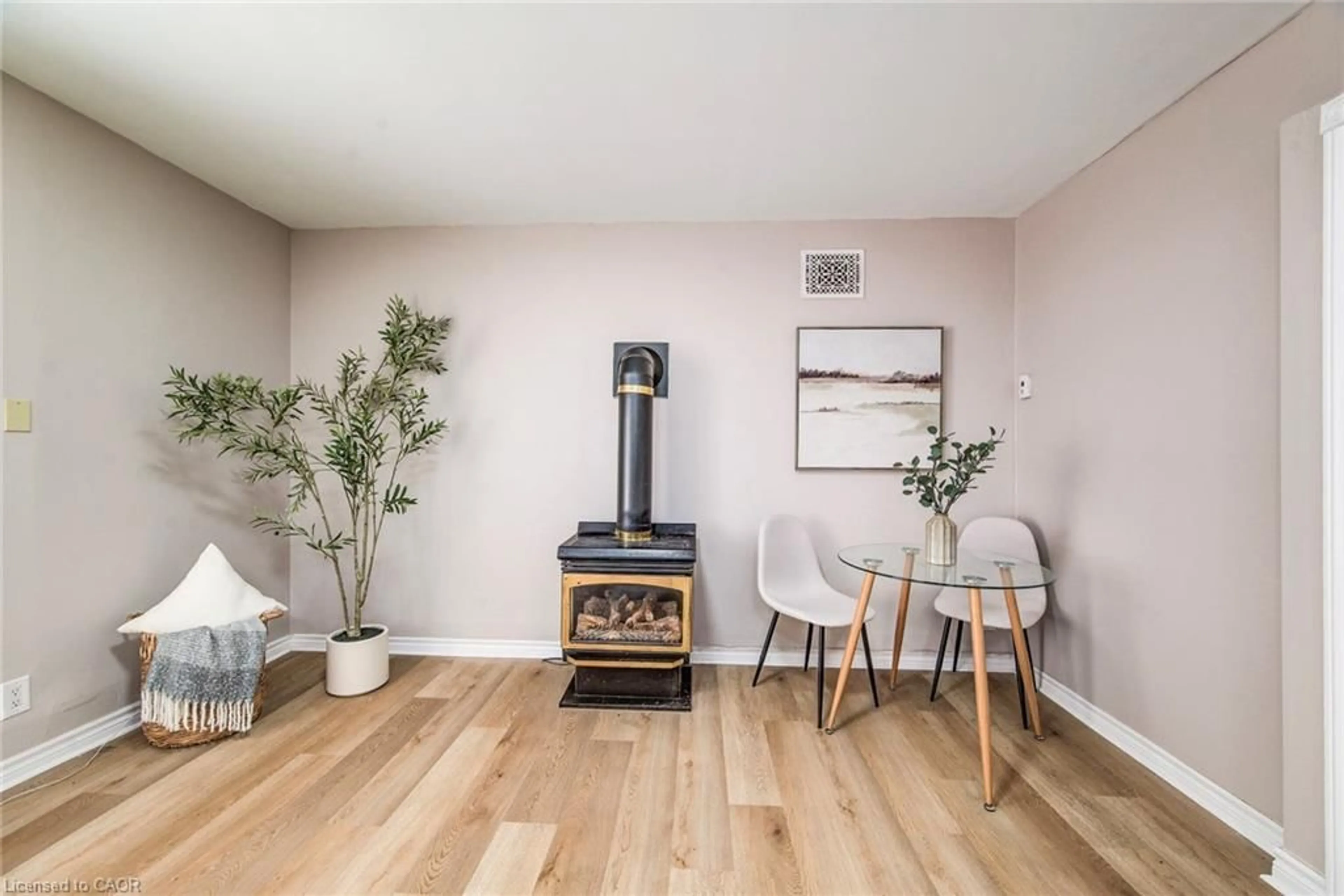 A pic of a room for 1331 King St, Cambridge Ontario N3H 3R2