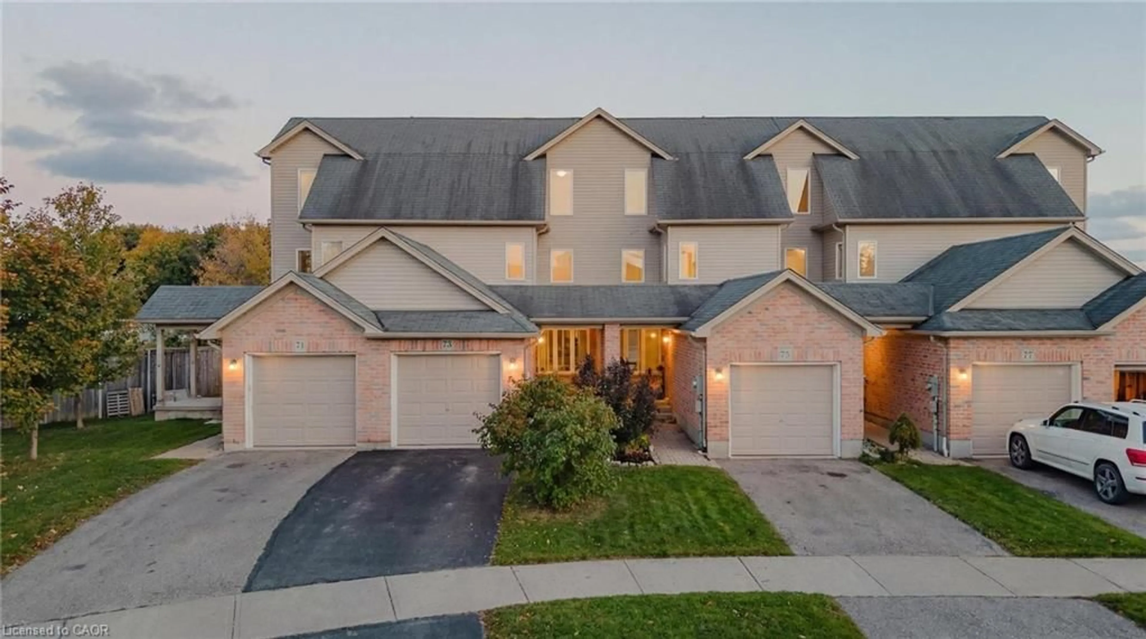 A pic from outside/outdoor area/front of a property/back of a property/a pic from drone, street for 73 Brookfield Cres, Kitchener Ontario N2E 0A6