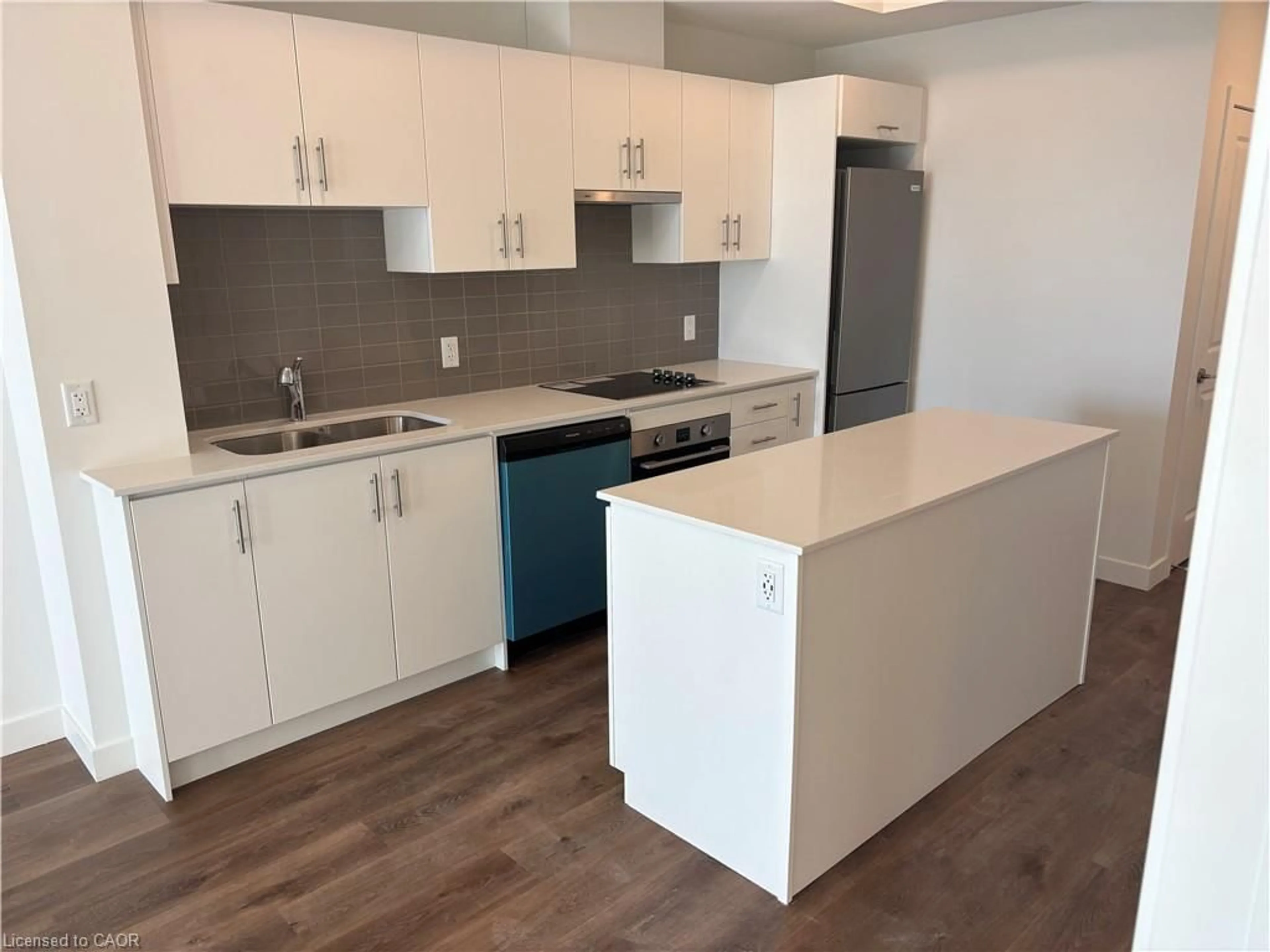 Standard kitchen, wood/laminate floor for 461 Green Rd #607, Hamilton Ontario L8E 5B4