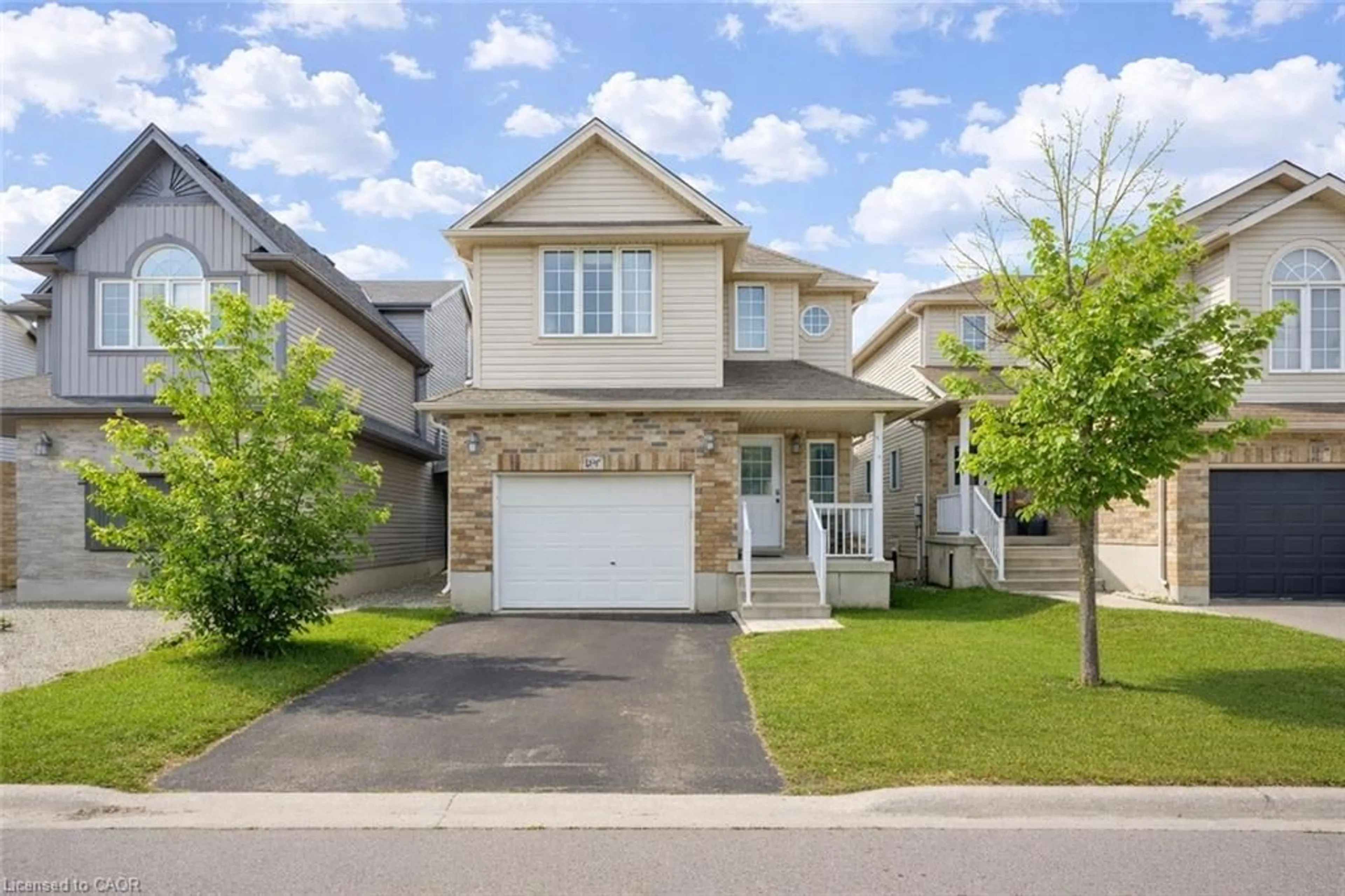 Home with vinyl exterior material, street for 187 Woodbine Ave, Kitchener Ontario N2R 1Y5