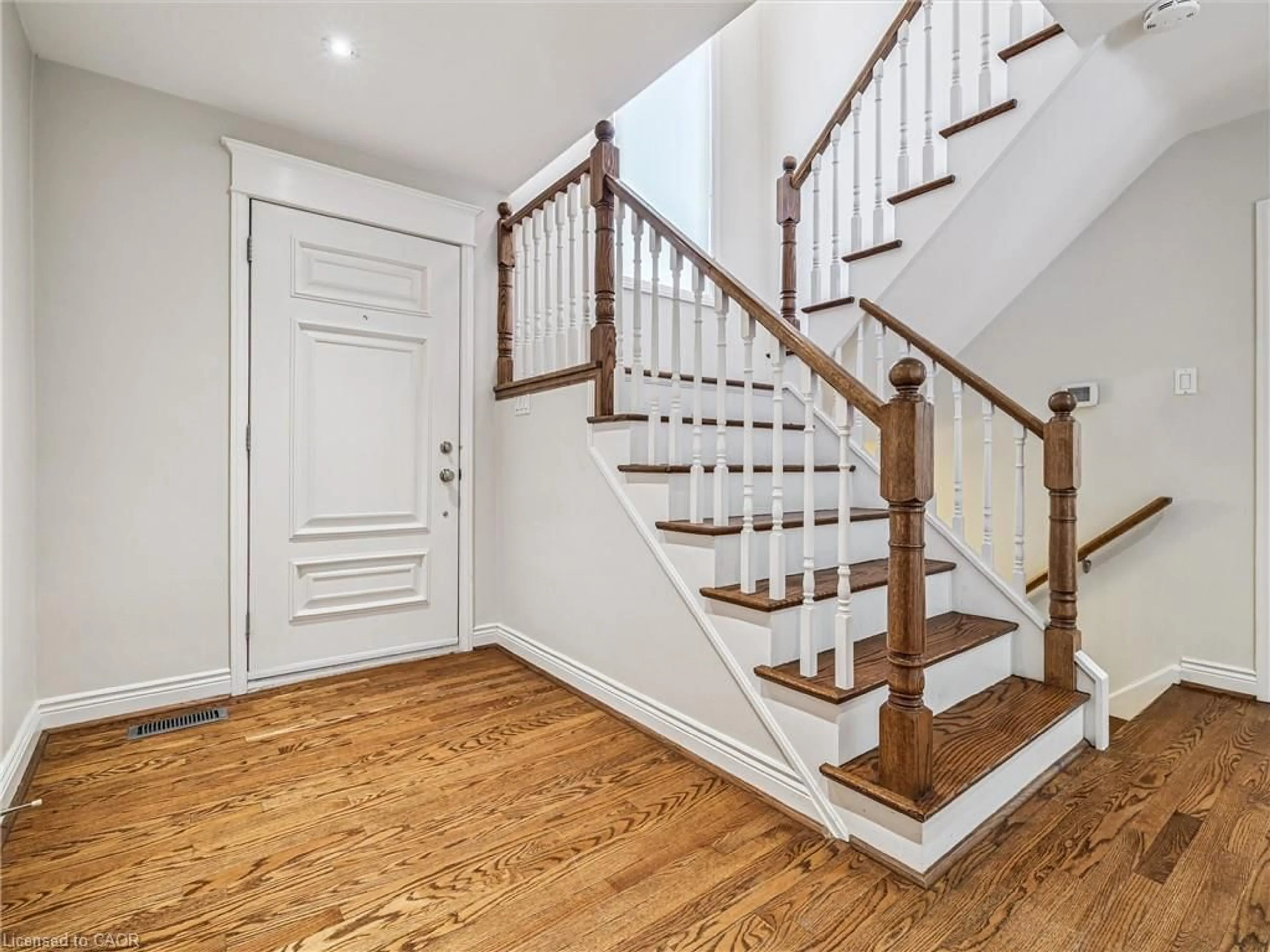 Indoor entryway for 1188 Carey Rd, Halton Ontario L6J 2E4