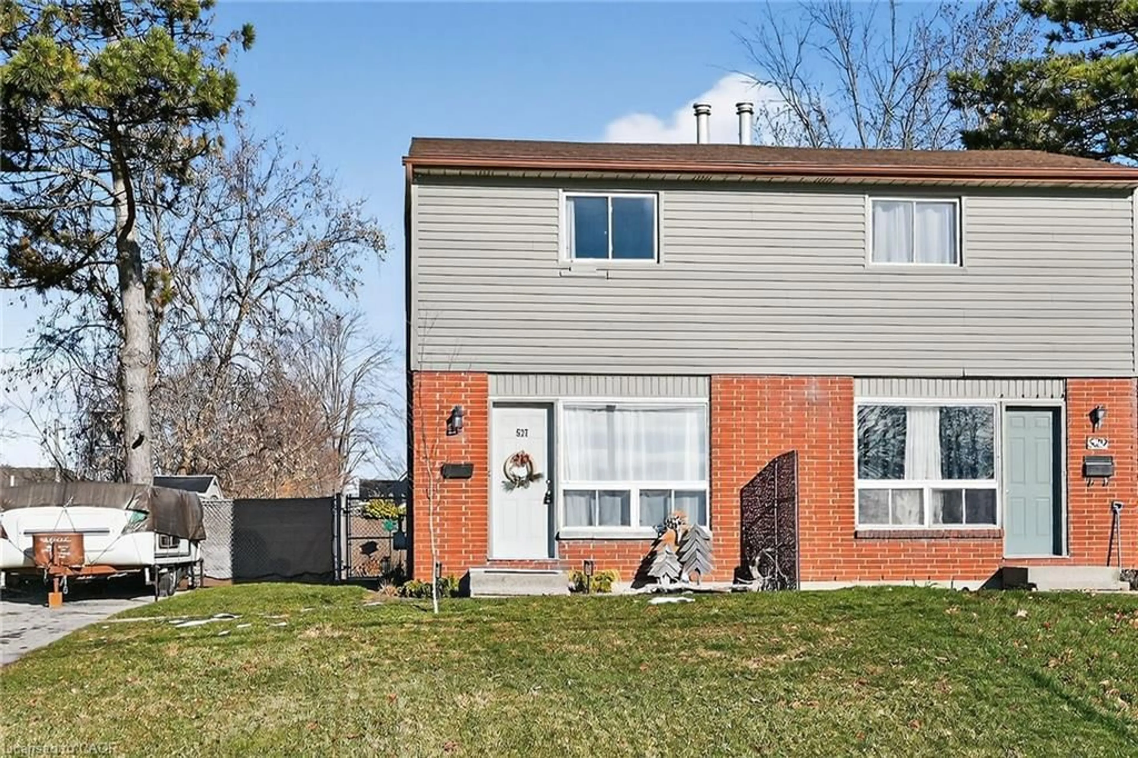 Home with brick exterior material, street for 527 Main St, Dunnville Ontario N1A 2Y5