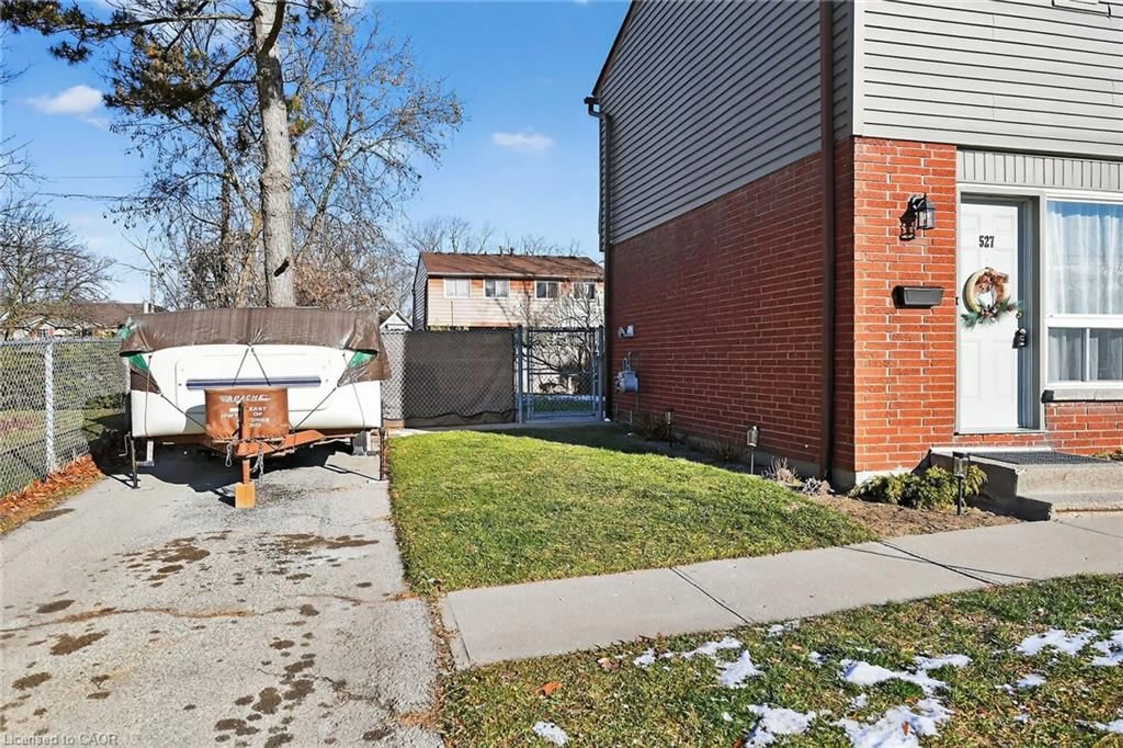 Patio, street for 527 Main St, Dunnville Ontario N1A 2Y5