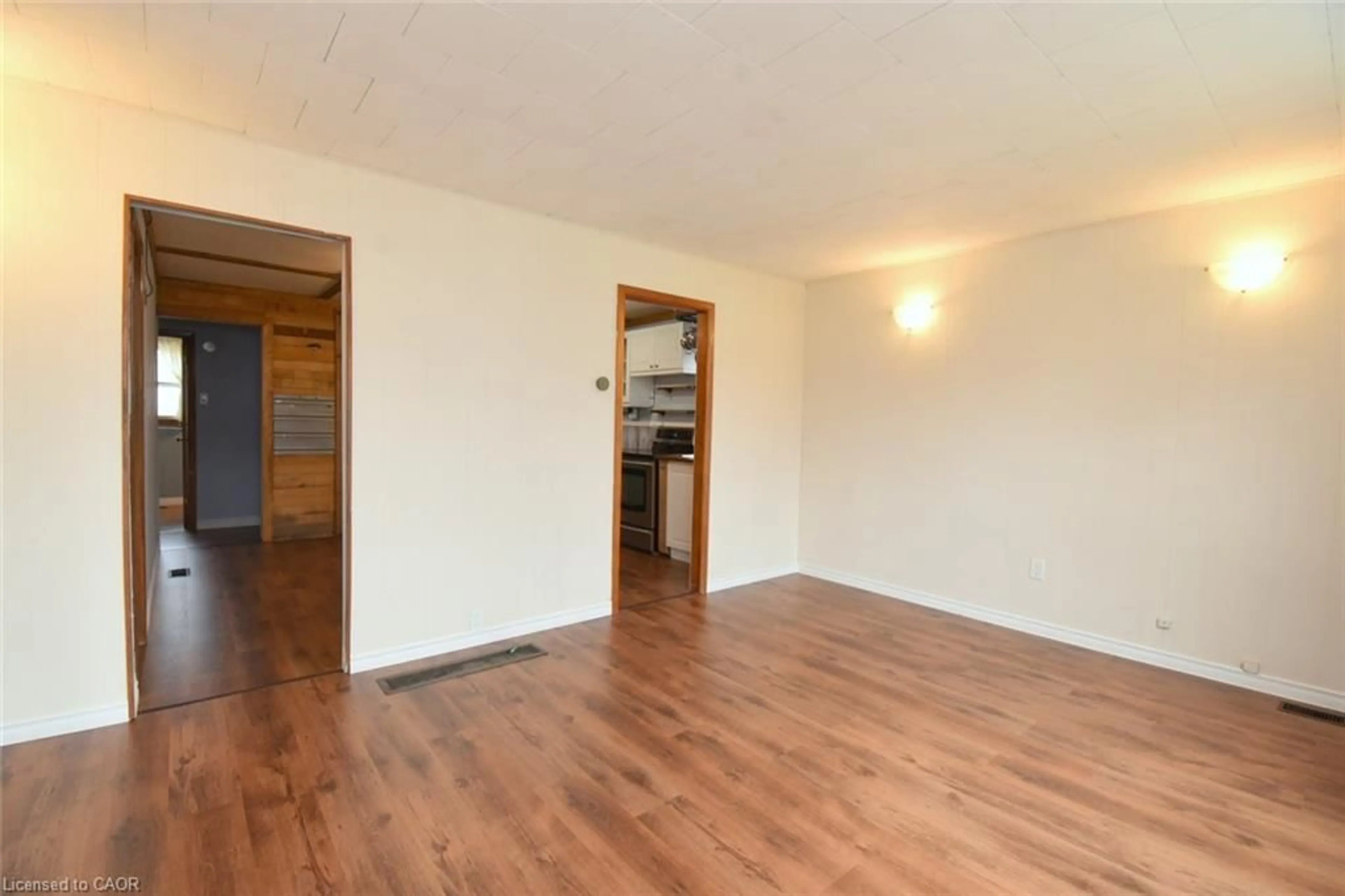 A pic of a room for 376 Tragina Ave, Hamilton Ontario L8H 5E5