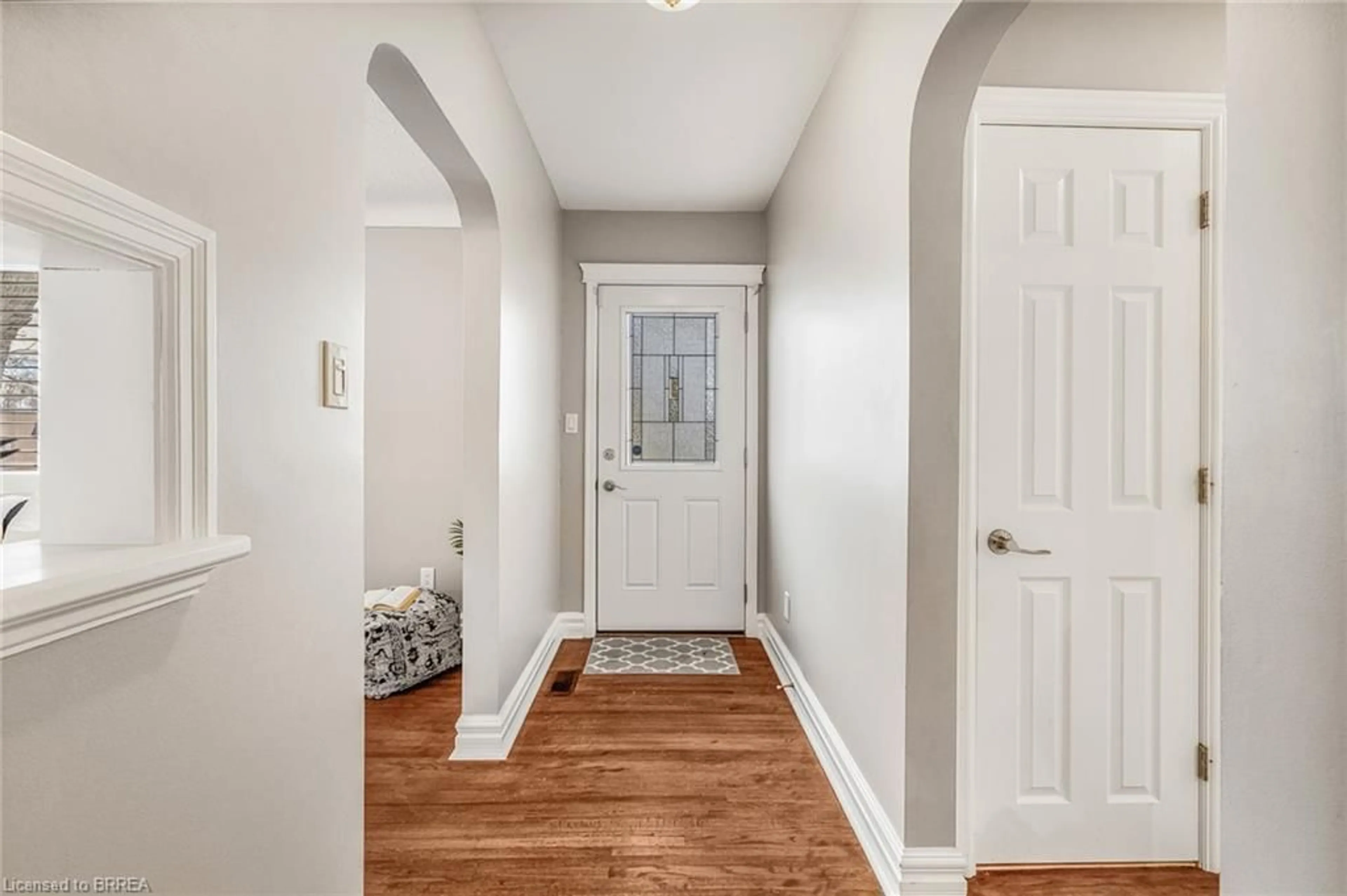 Indoor entryway for 52 Charing Cross St, Brantford Ontario N3R 2H3