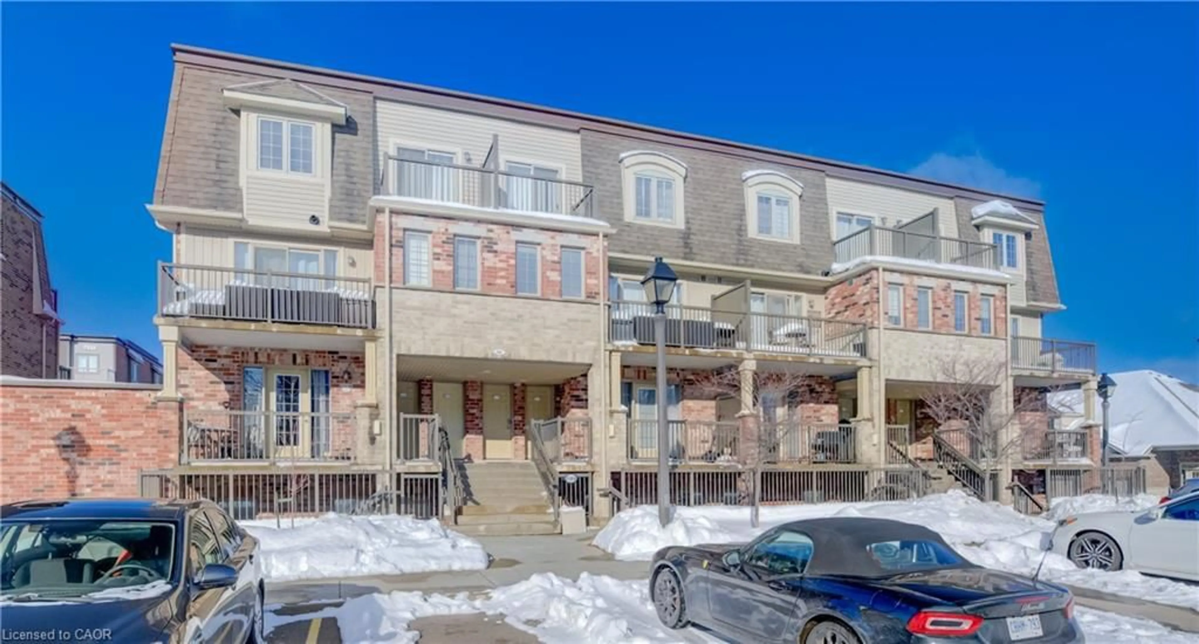 Patio, street for 236 Rachel Cres #H, Kitchener Ontario N2R 0E1