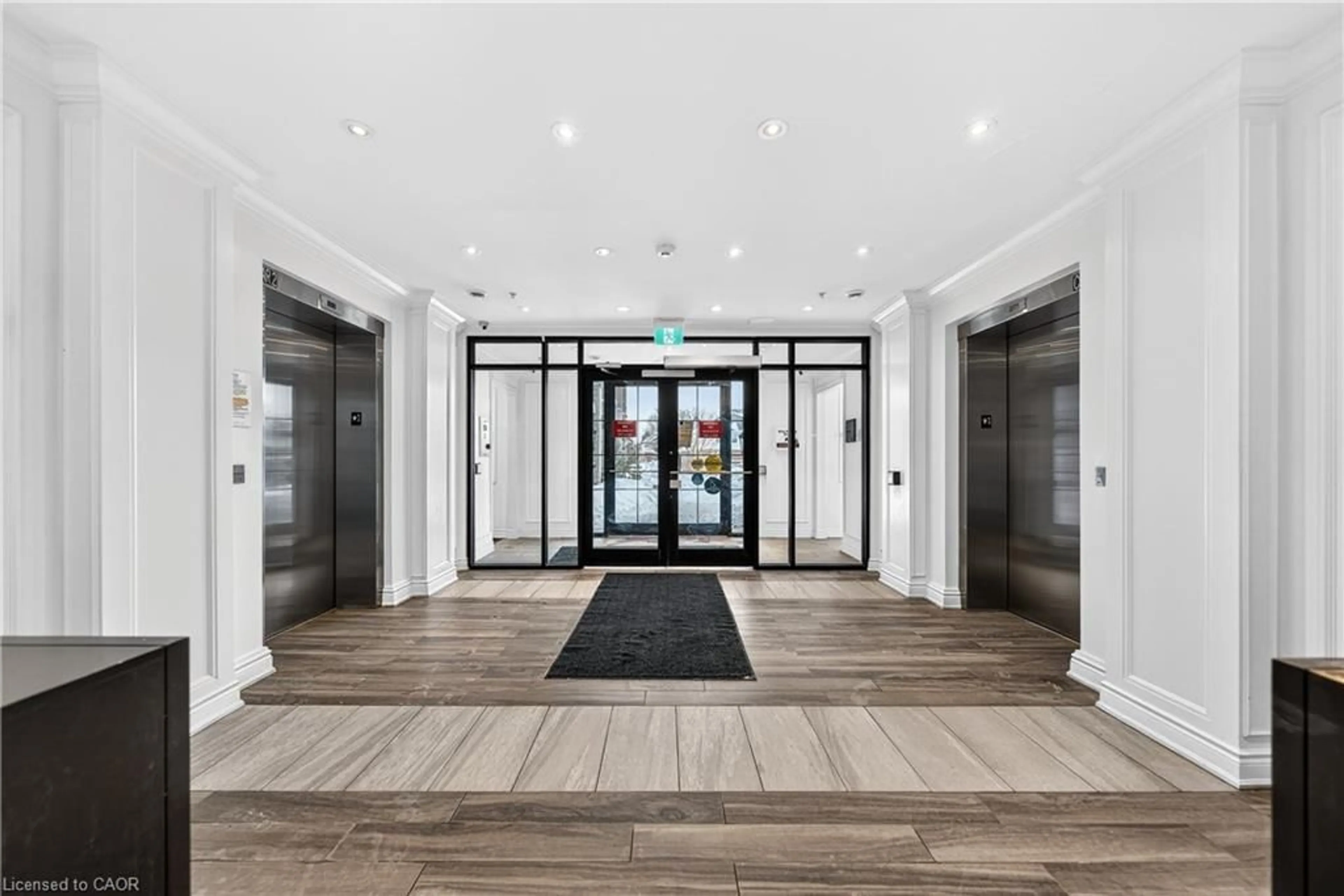 Indoor foyer for 1077 Gordon St #316, Guelph Ontario N1G 0E3