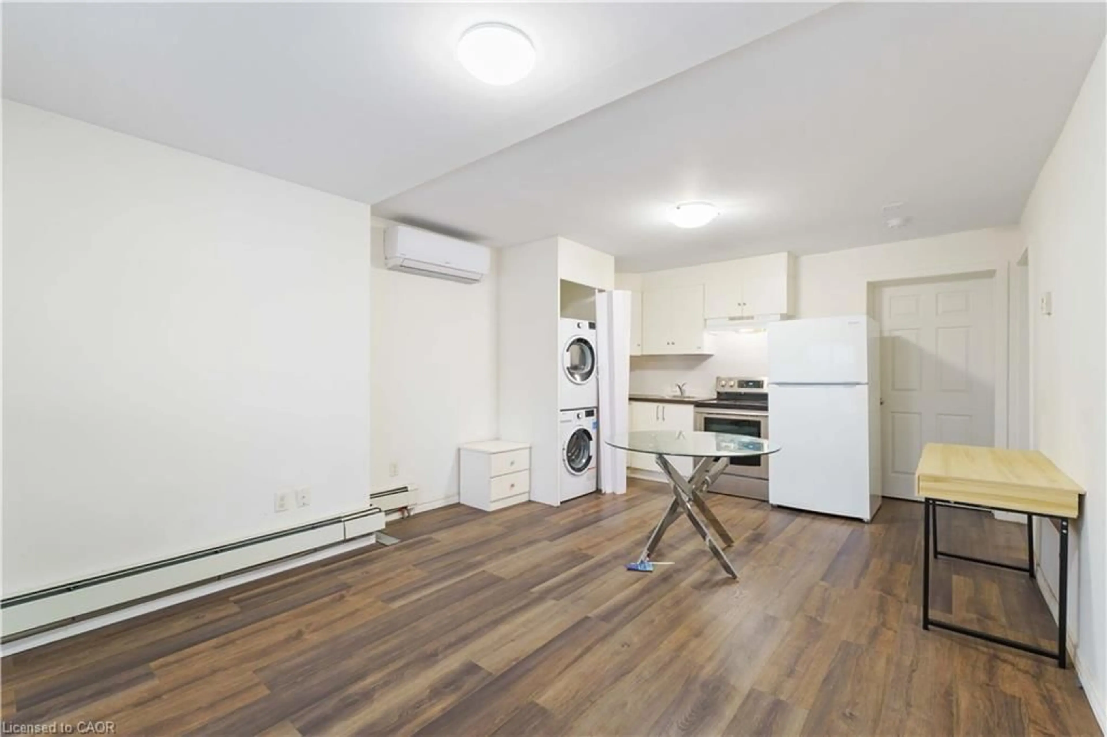 A pic of a room for 108 Queenston St, St. Catharines Ontario L2R 2Z3