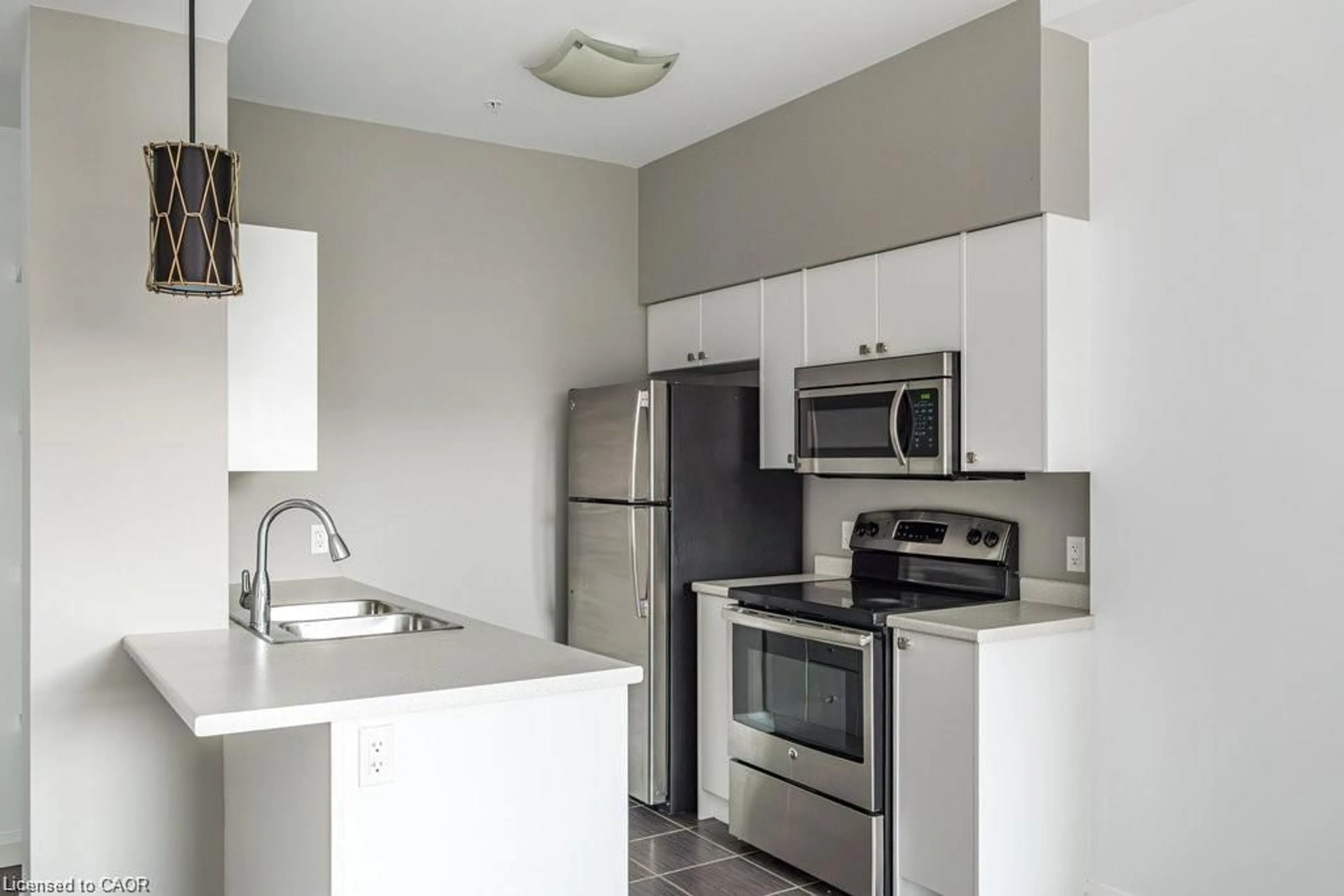 Standard kitchen, unknown for 112 King St #412, Hamilton Ontario L8N 1A8