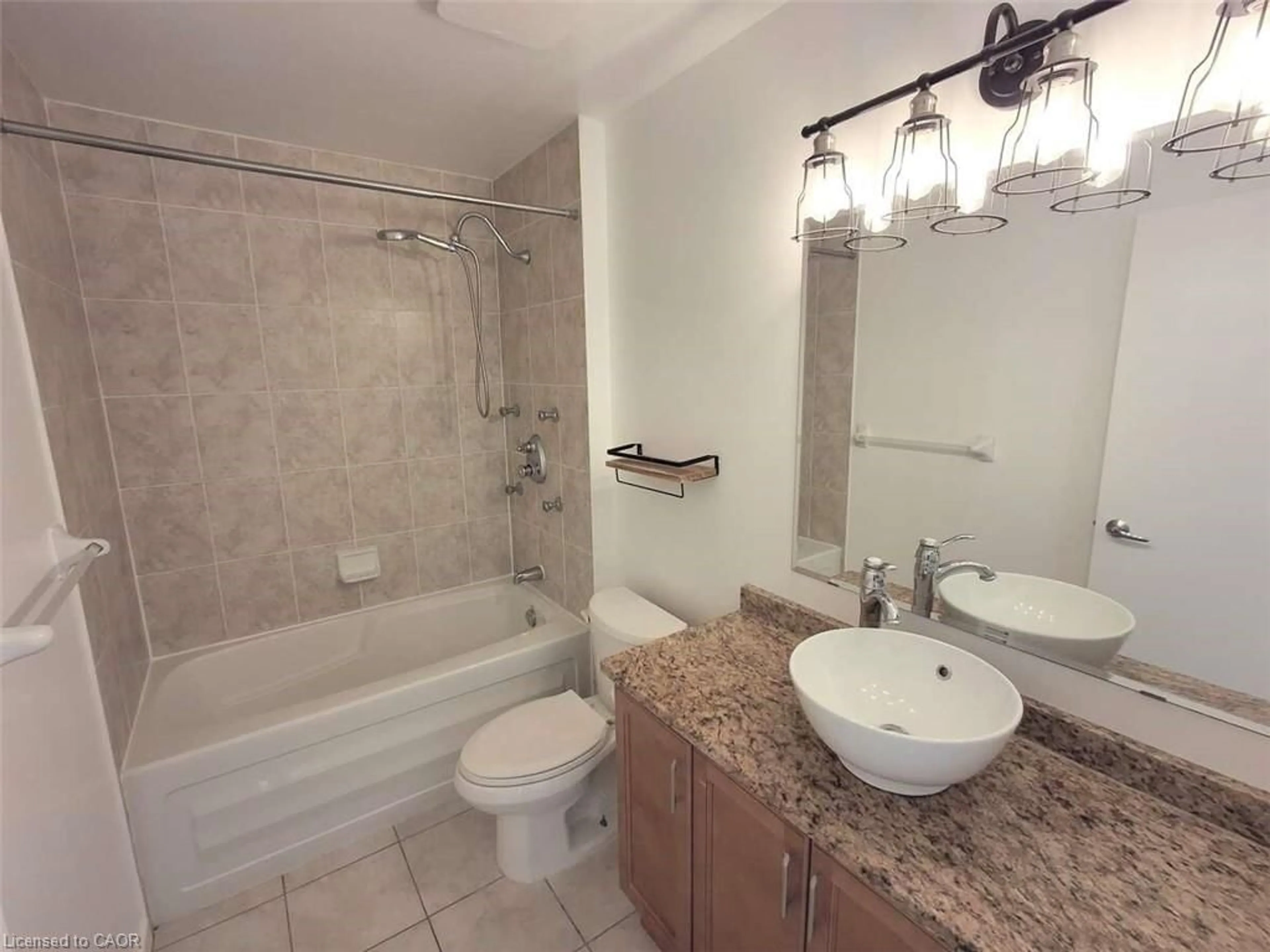 Standard bathroom, ceramic/tile floor for 404 King St #116, Kitchener Ontario N2G 4Z9