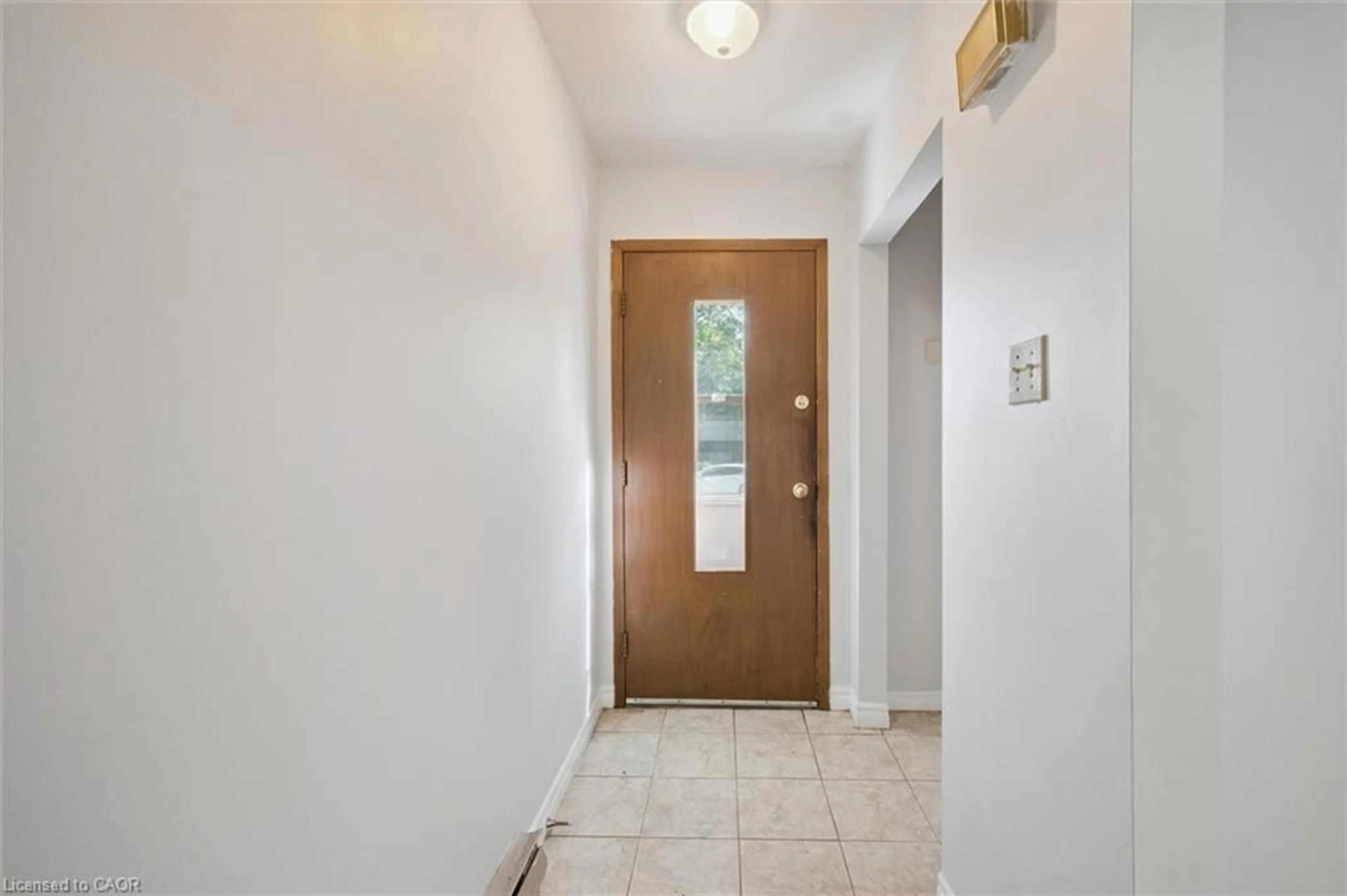 Indoor entryway for 101 Churchill St, Waterloo Ontario N2L 2X1