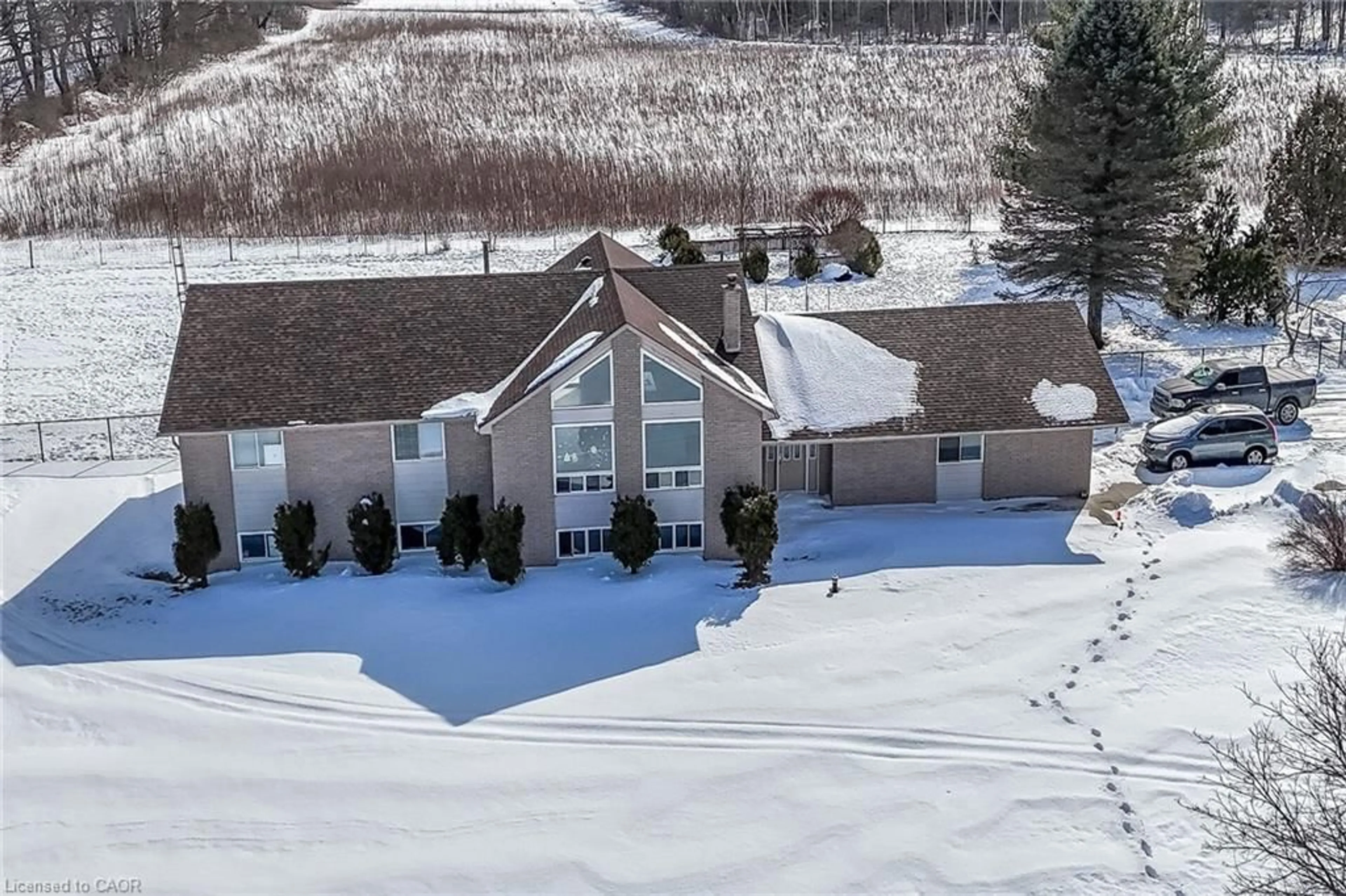 A pic from outside/outdoor area/front of a property/back of a property/a pic from drone, mountain view for 1654 Mcdowell Rd, Simcoe Ontario N3Y 4K5