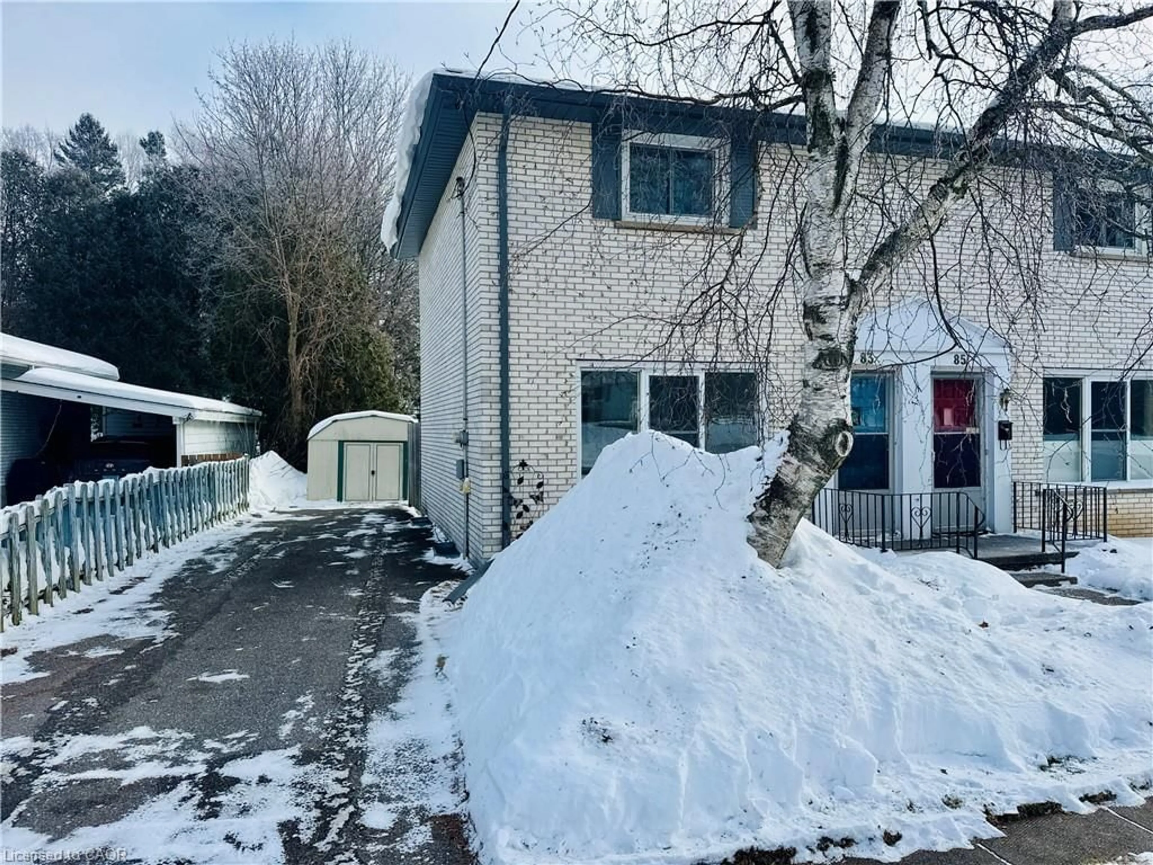 A pic from outside/outdoor area/front of a property/back of a property/a pic from drone, street for 83 Elm St, Simcoe Ontario N3Y 3B7