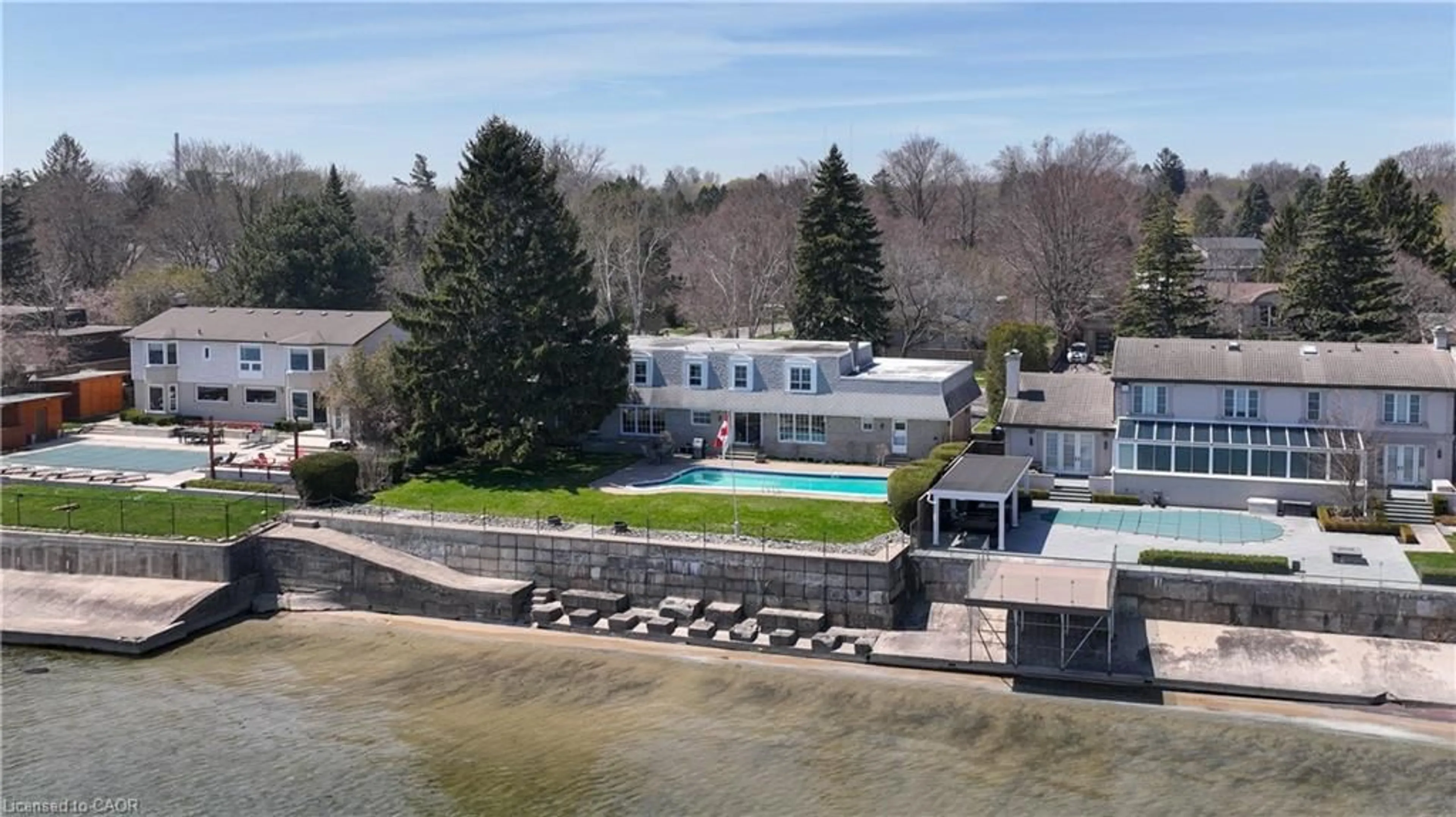 A pic from outside/outdoor area/front of a property/back of a property/a pic from drone, water/lake/river/ocean view for 1460 Watersedge Rd, Mississauga Ontario L5J 1A4