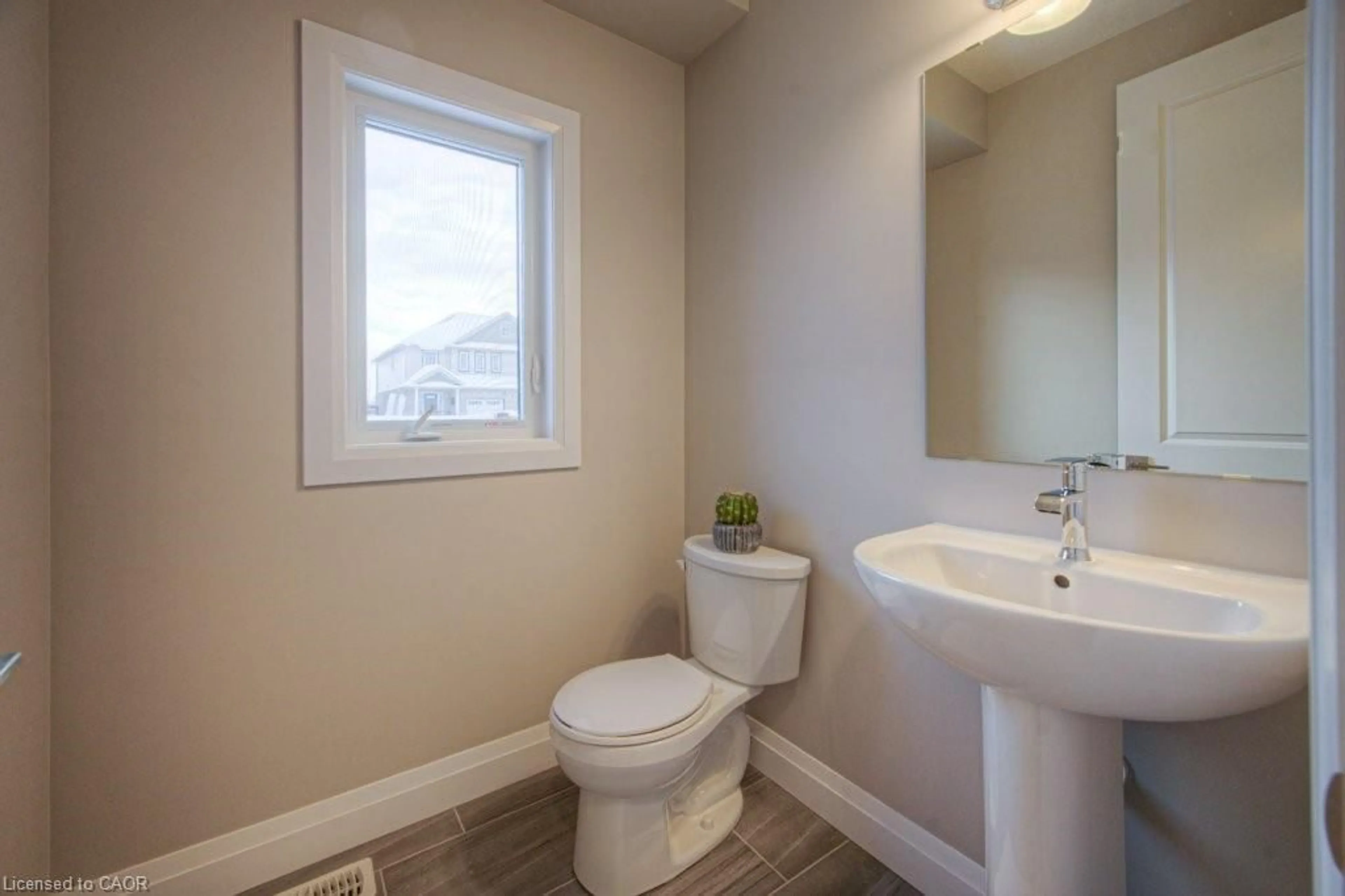 Standard bathroom, ceramic/tile floor for 94 Issac St, Elmira Ontario N3C 2V4