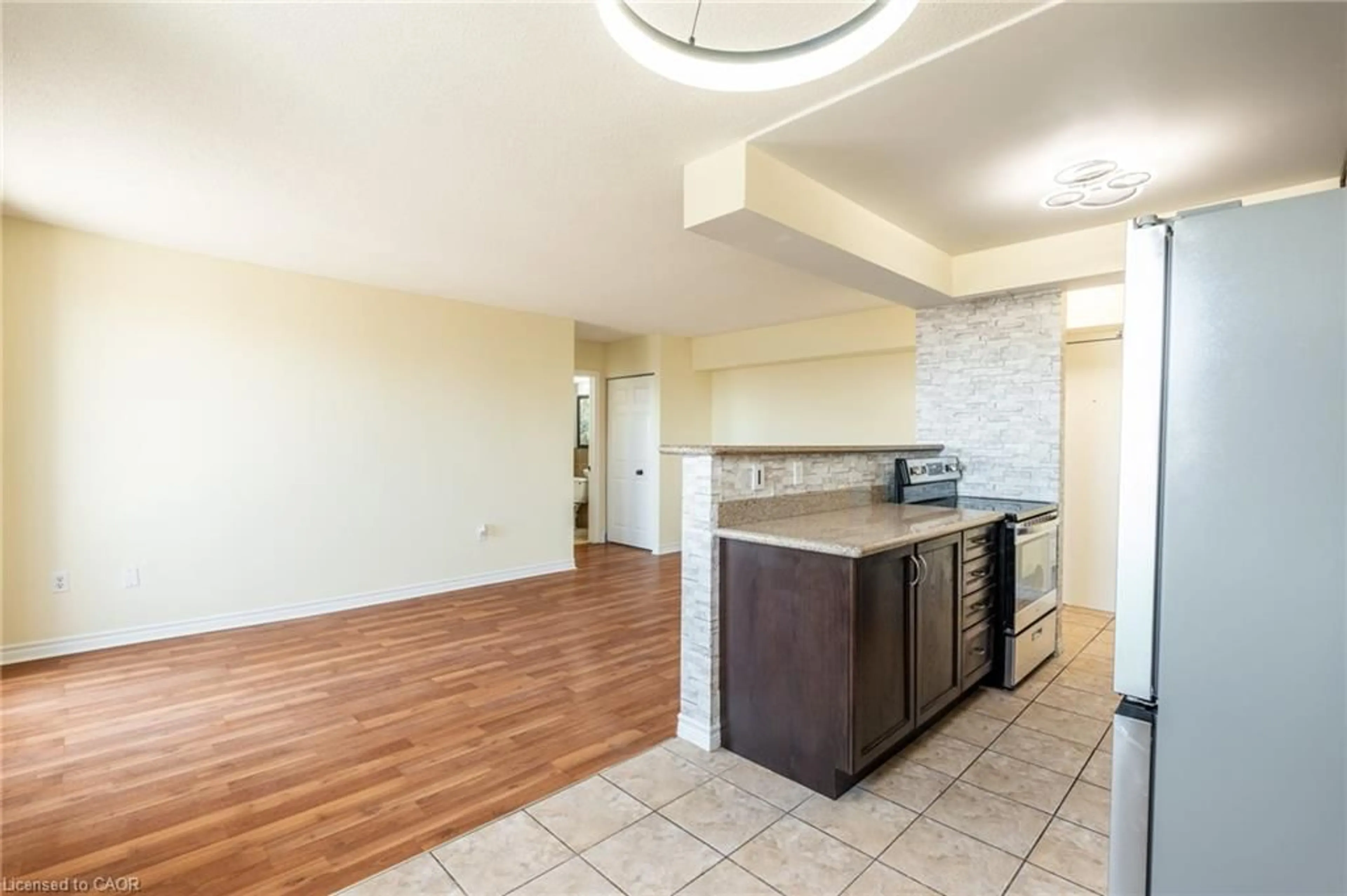 Unknown for 851 Queenston Rd #803, Hamilton Ontario L8G 1B4