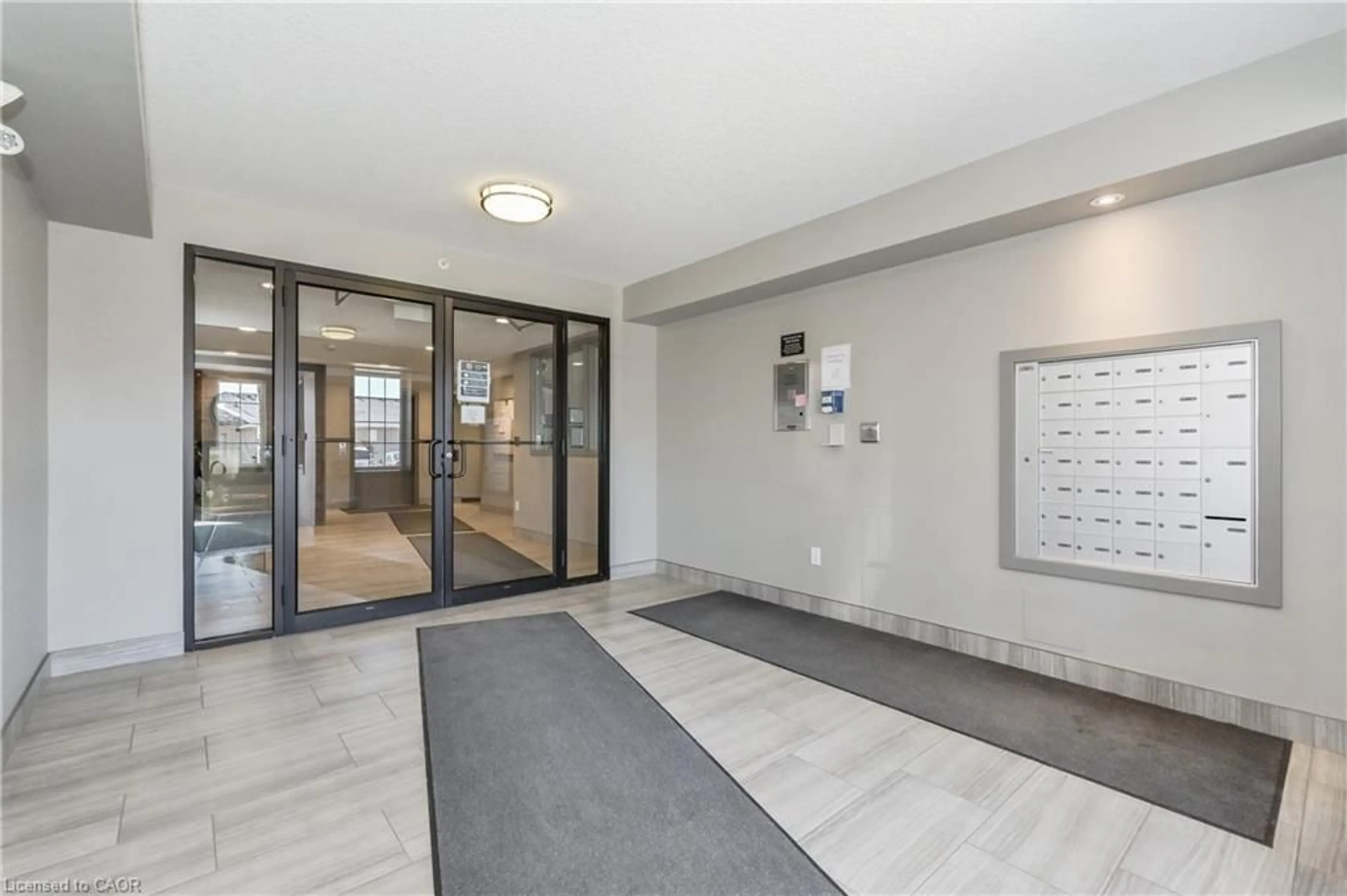Indoor foyer for 6492 Gerrie Rd #207, Elora Ontario N0B 1S0