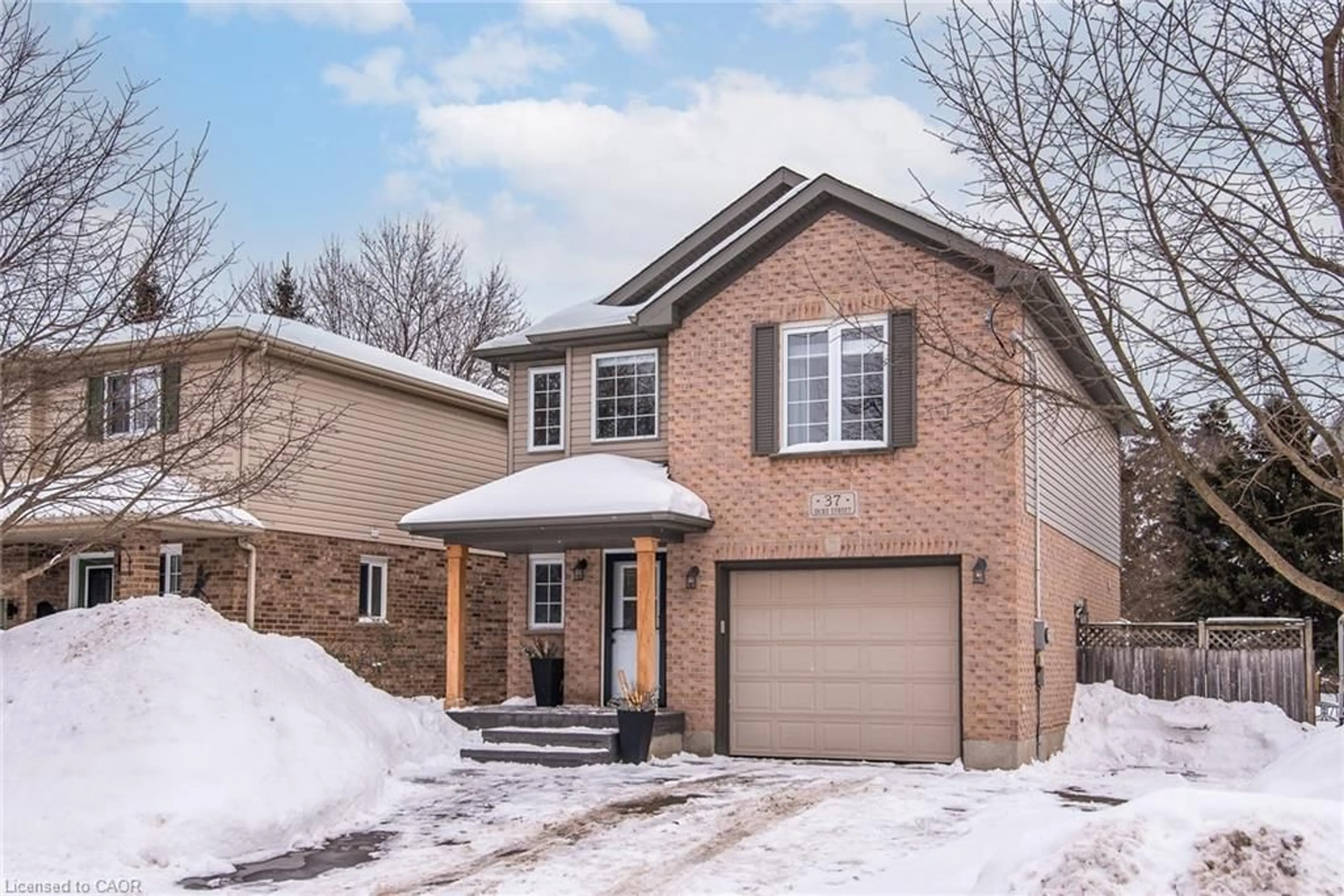 Home with brick exterior material, street for 37 Duke St, Elmira Ontario N3B 2X4
