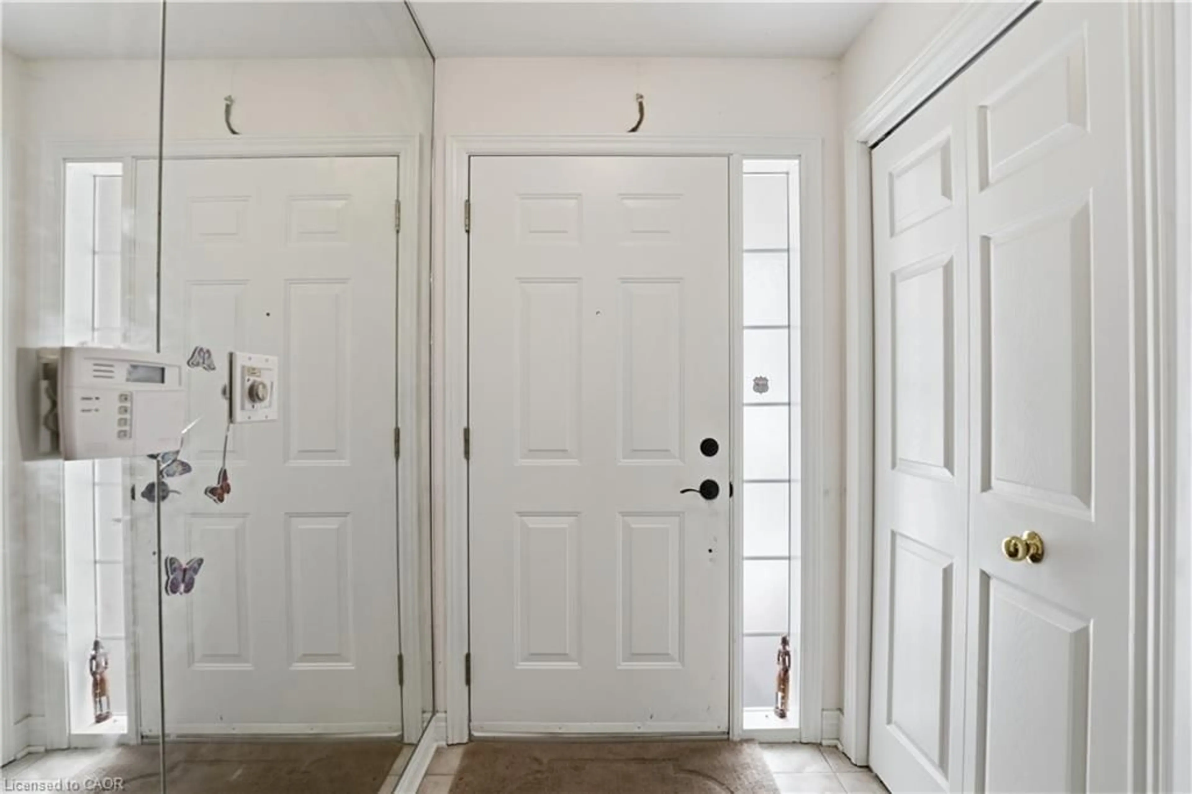 Indoor entryway for 10A Hainer St, St. Catharines Ontario L2S 1M4