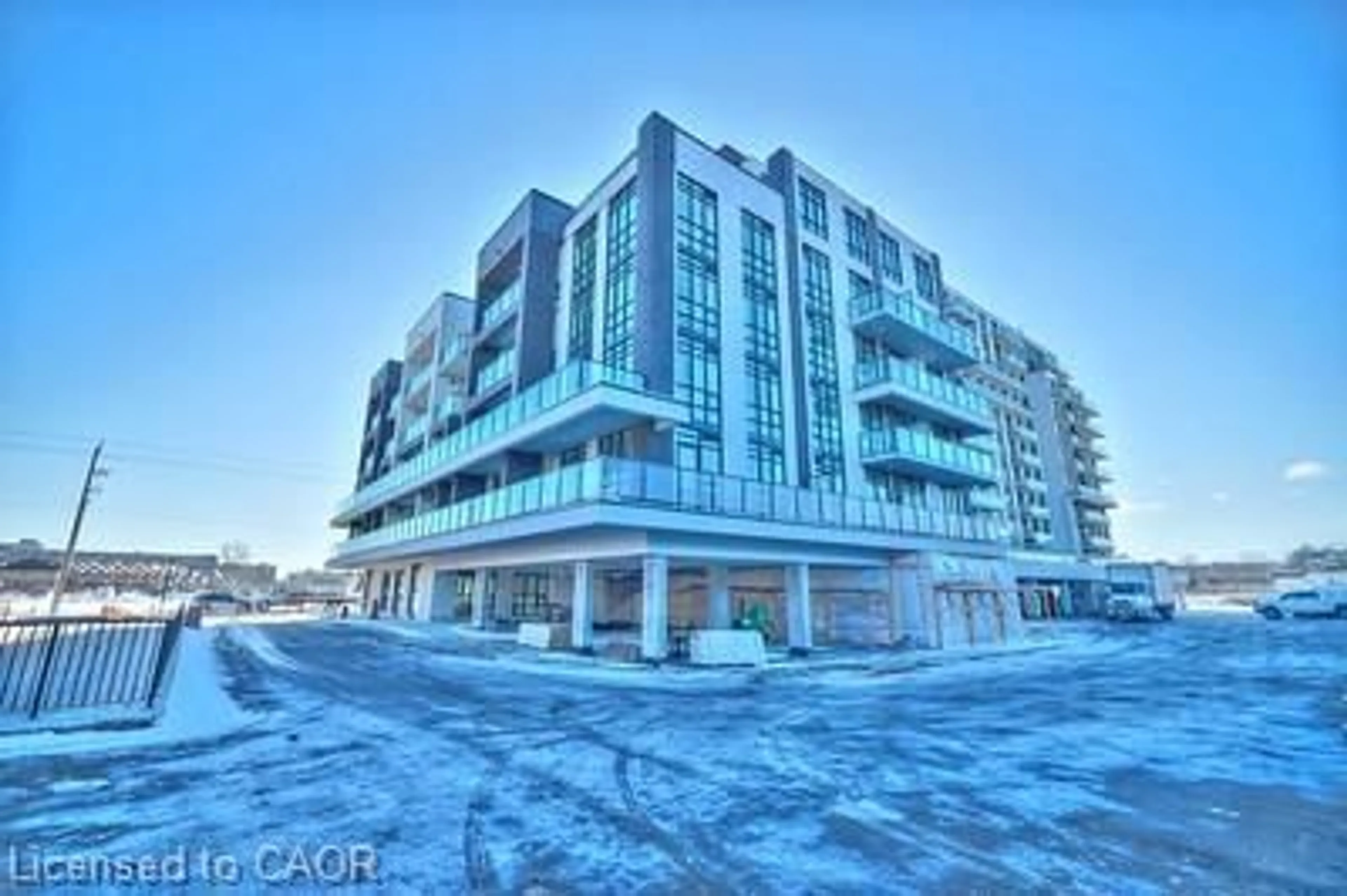 Indoor foyer for 461 Green Rd #1006, Stoney Creek Ontario L8E 5B4