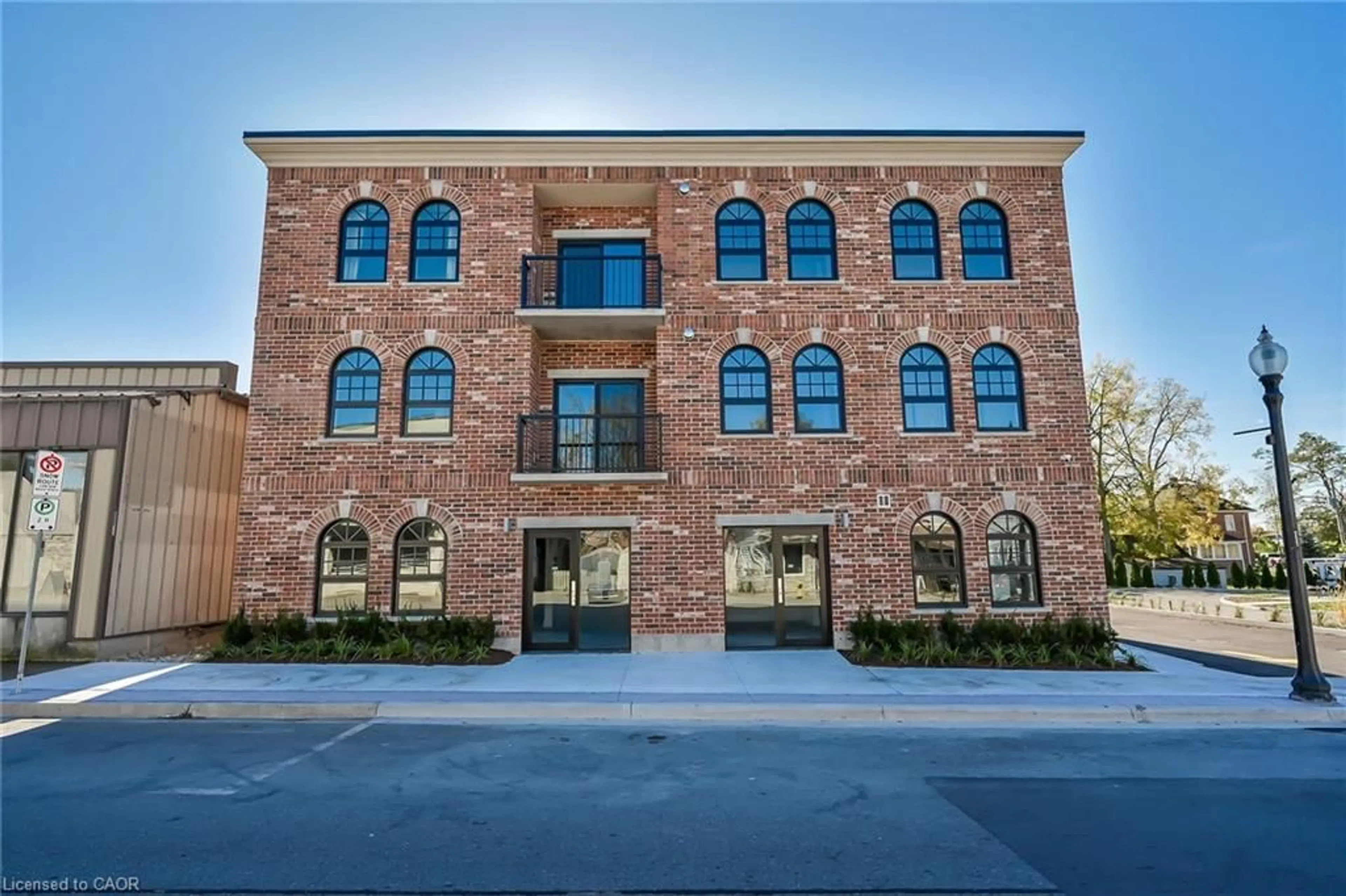 Home with brick exterior material, building for 15 Talbot St #102, Cayuga Ontario N0A 1E0