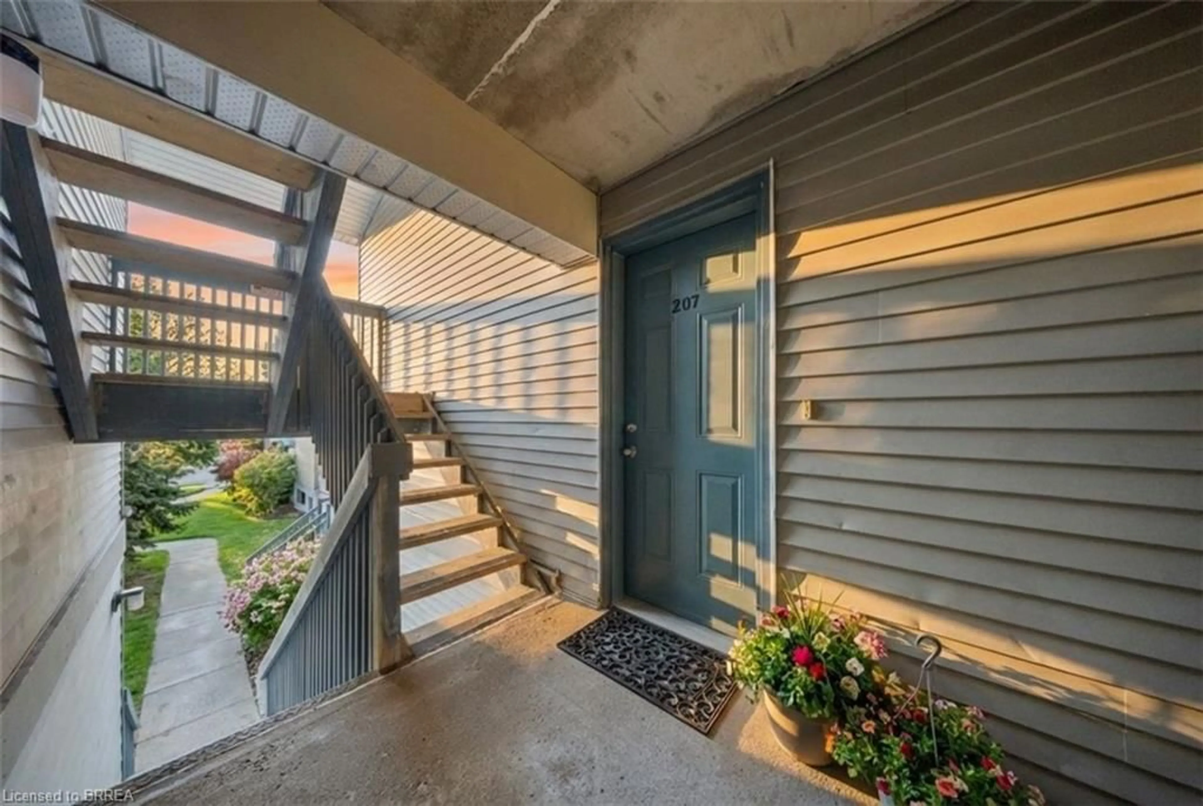 Indoor entryway for 2010 Cleaver Ave #207, Burlington Ontario L7M 4C1