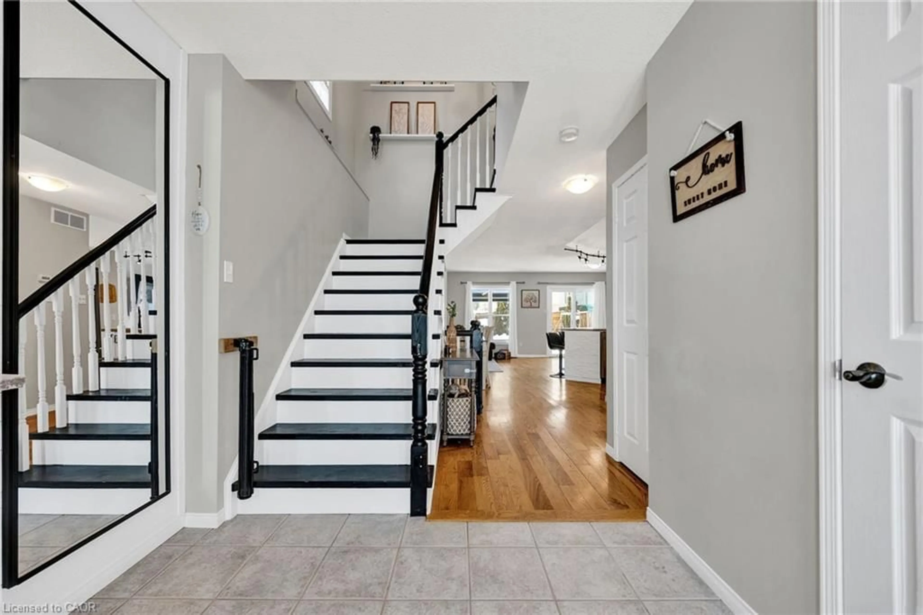 Indoor entryway for 75 Peglar Cres, Fergus Ontario N1M 3T4