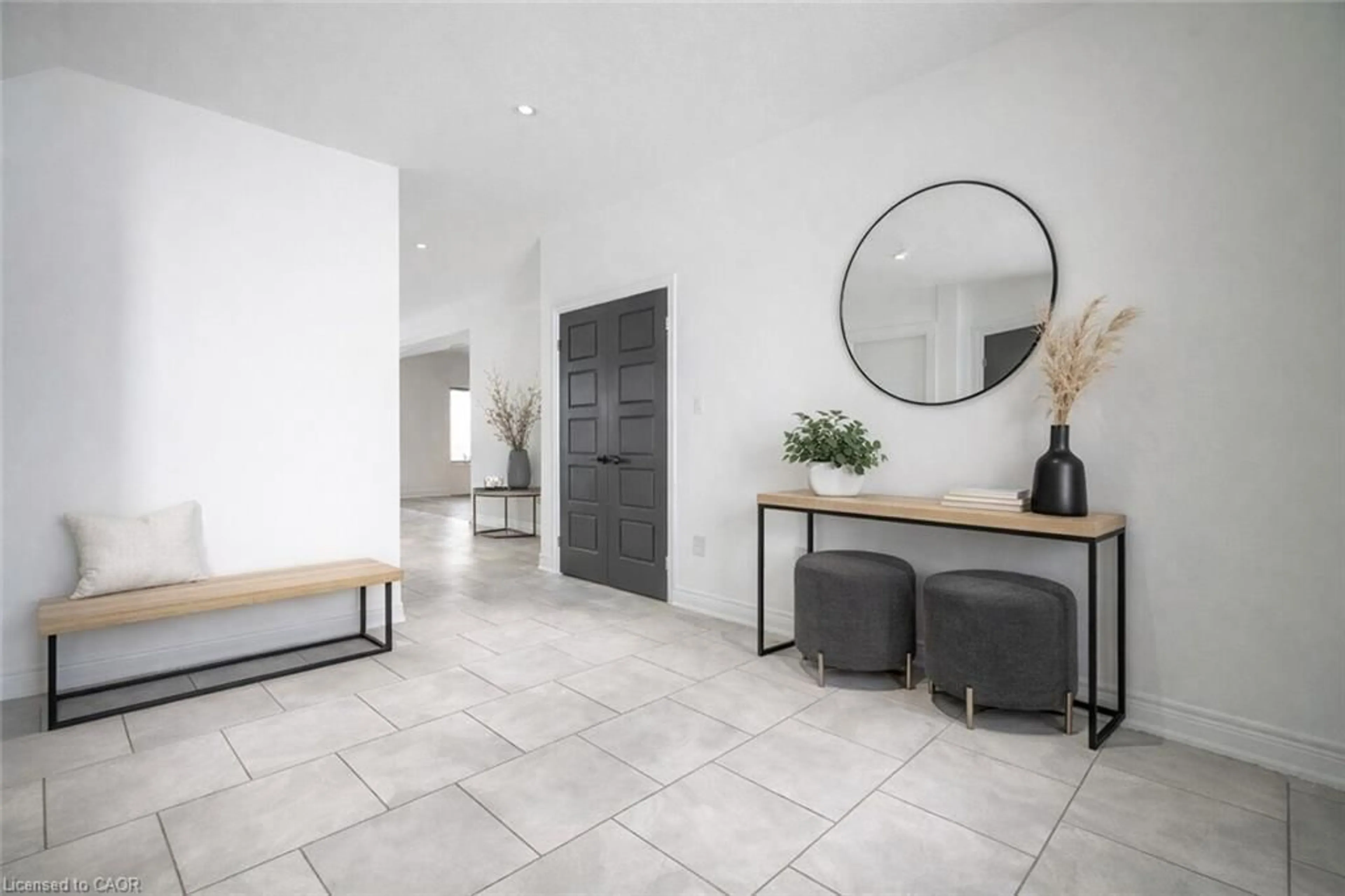 Indoor entryway for 4126 Prokich Crt, Beamsville Ontario L3J 0M1