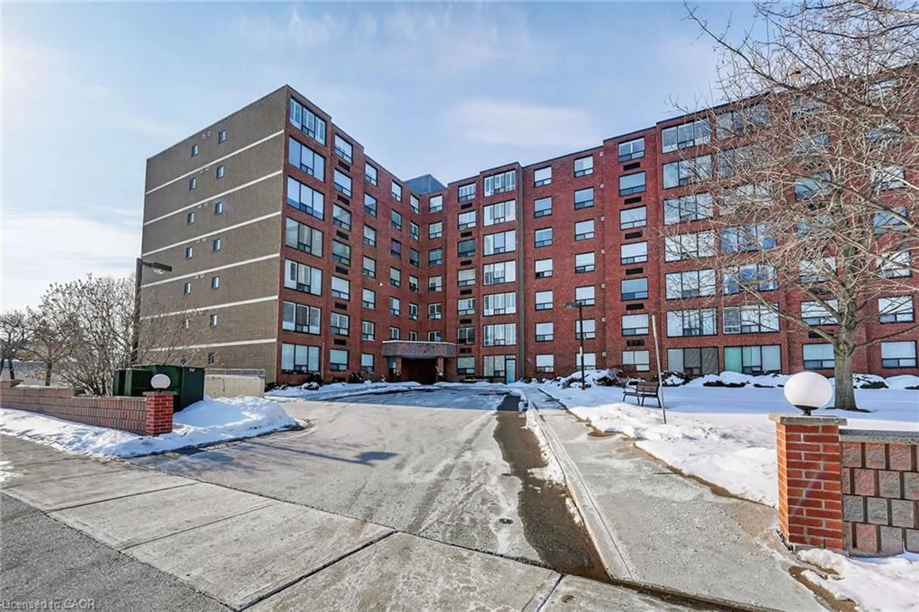 Patio, building for 99 Donn Ave #202, Stoney Creek Ontario L8G 5B2