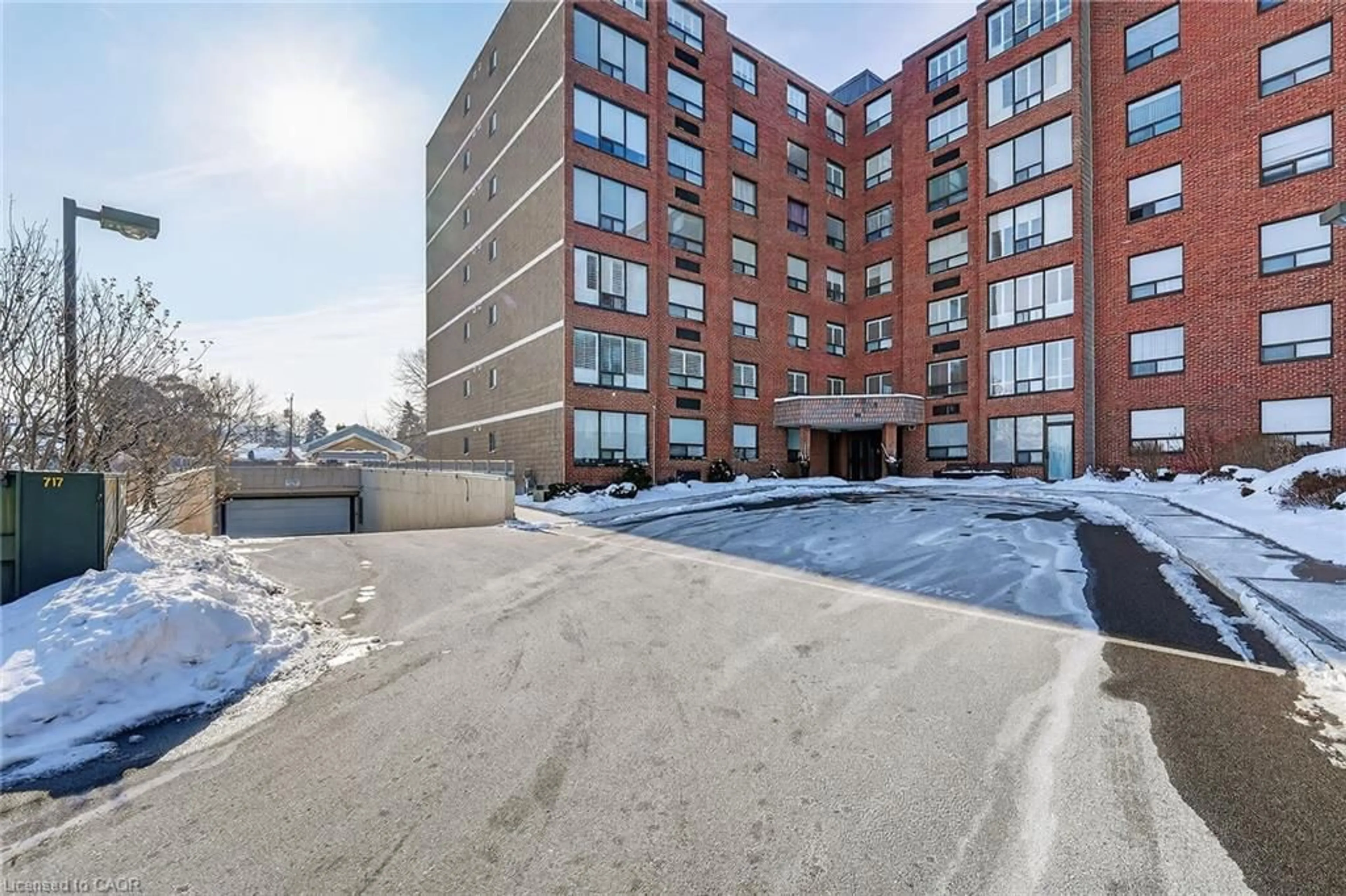 Patio, building for 99 Donn Ave #202, Stoney Creek Ontario L8G 5B2