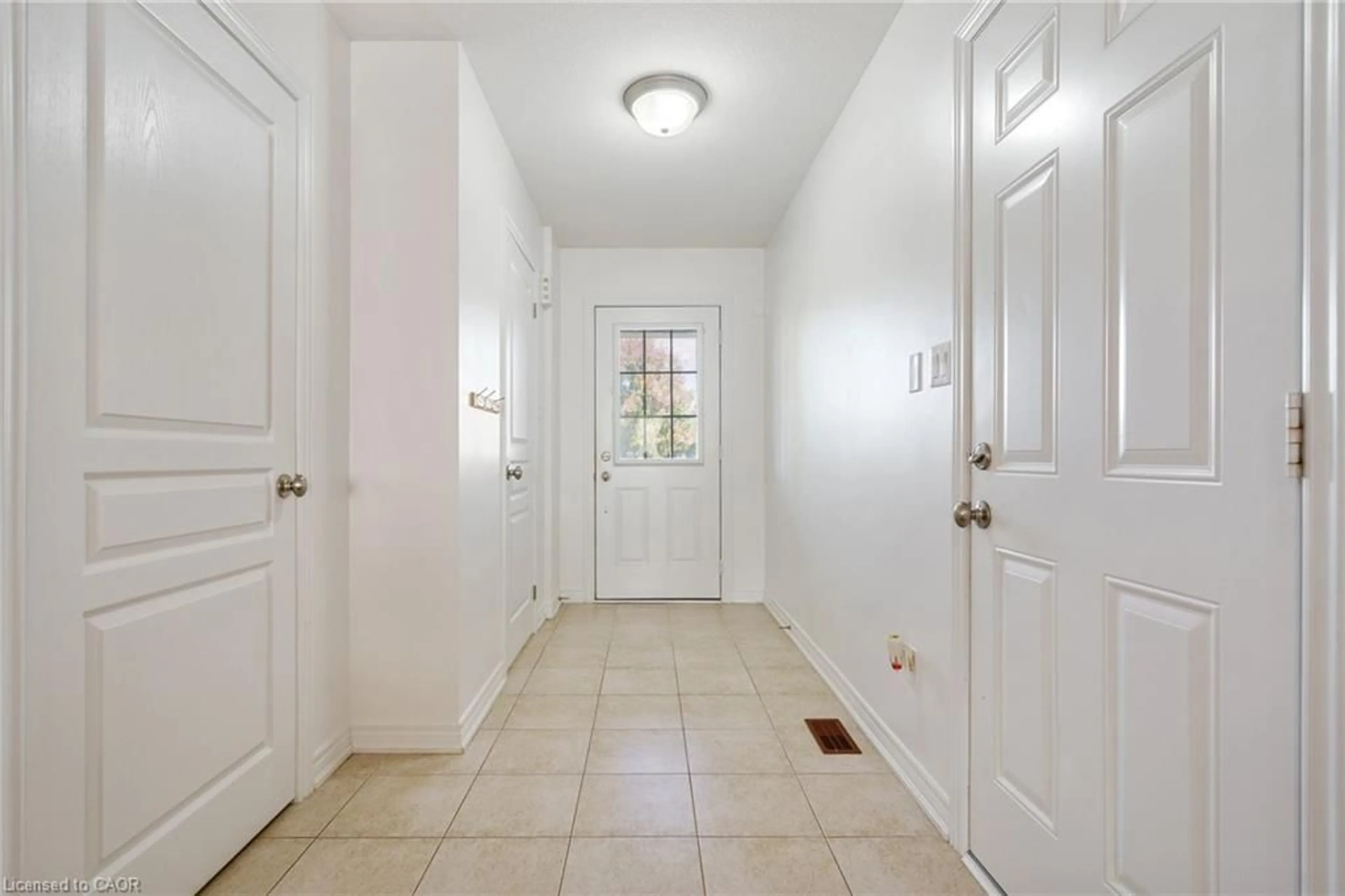 Indoor entryway for 222 Fall Fair Way #35, Binbrook Ontario L0R 1C0