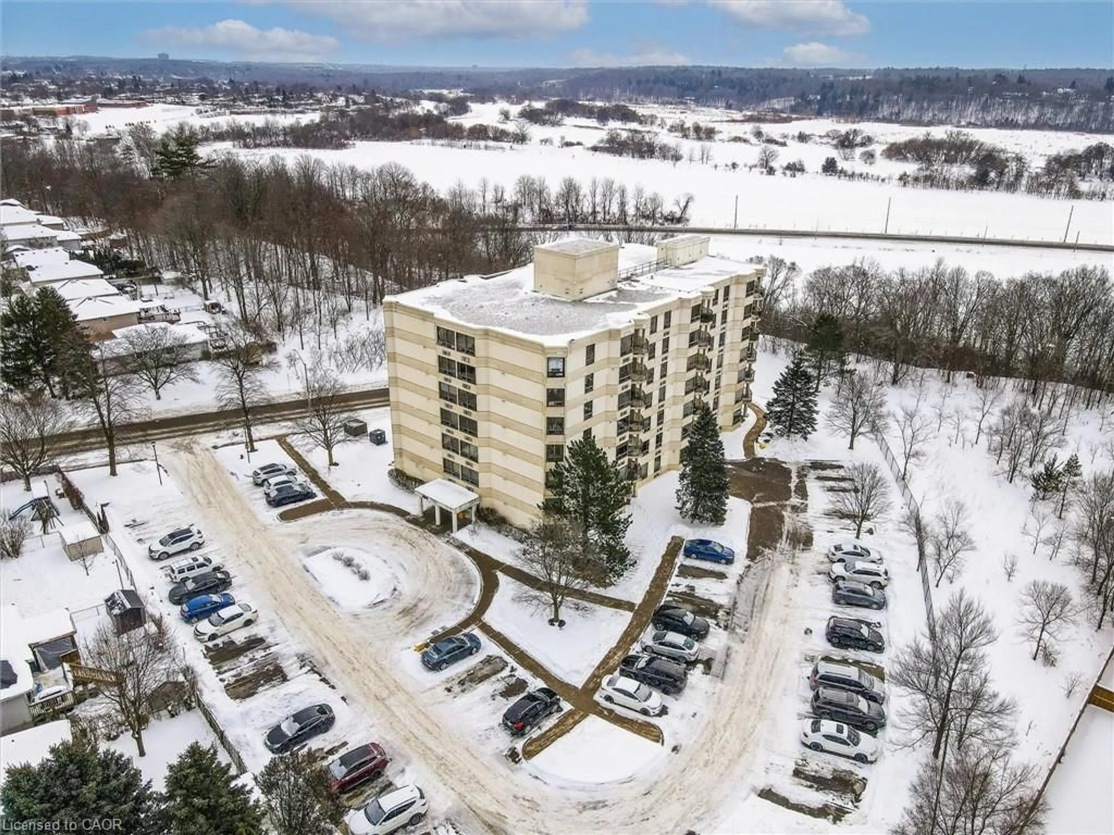 A pic from outside/outdoor area/front of a property/back of a property/a pic from drone, building for 688 Preston Pky #104, Cambridge Ontario N3H 5K6