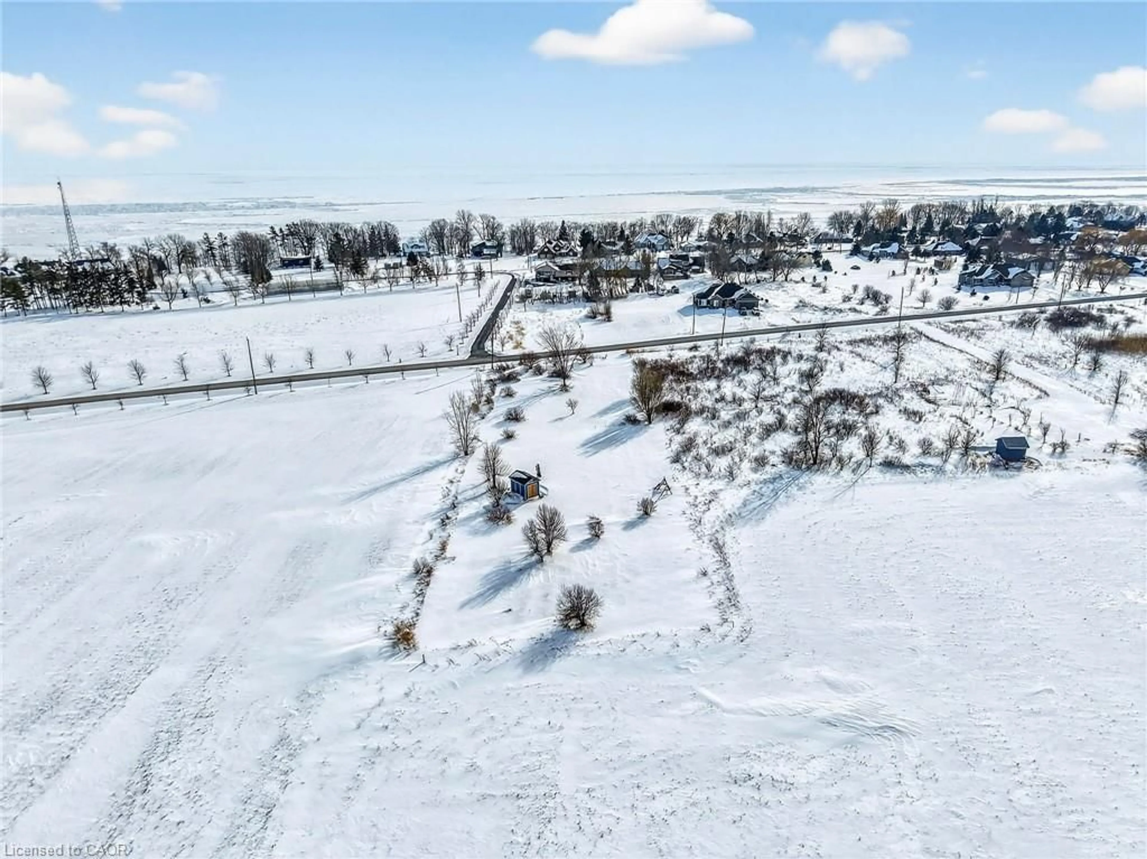 A pic from outside/outdoor area/front of a property/back of a property/a pic from drone, unknown for 360 Lighthouse Dr, Dunnville Ontario N1A 2W6