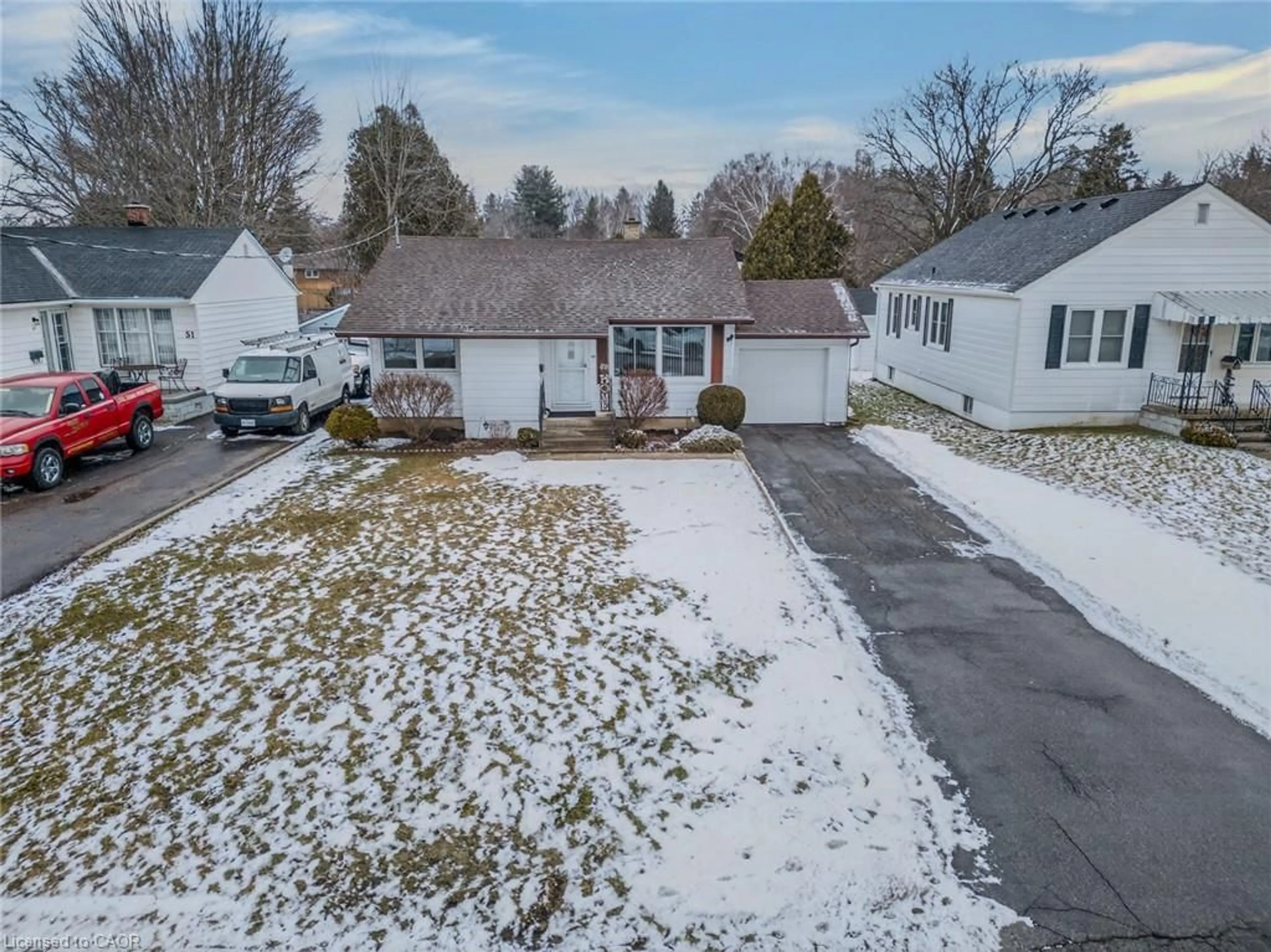 A pic from outside/outdoor area/front of a property/back of a property/a pic from drone, street for 49 Davis St, Simcoe Ontario N3Y 2R3