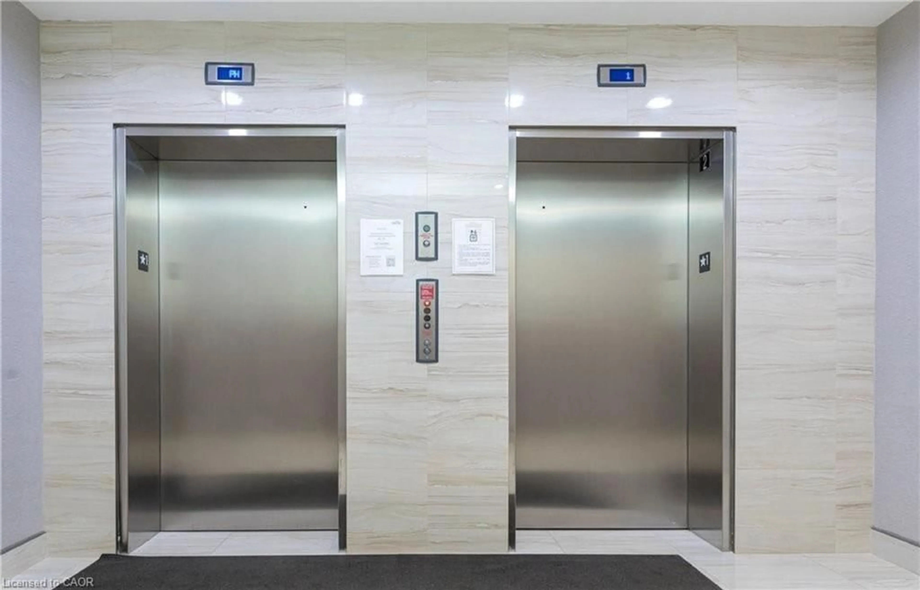 Indoor foyer for 81 Robinson St #509, Hamilton Ontario L8P 0C2