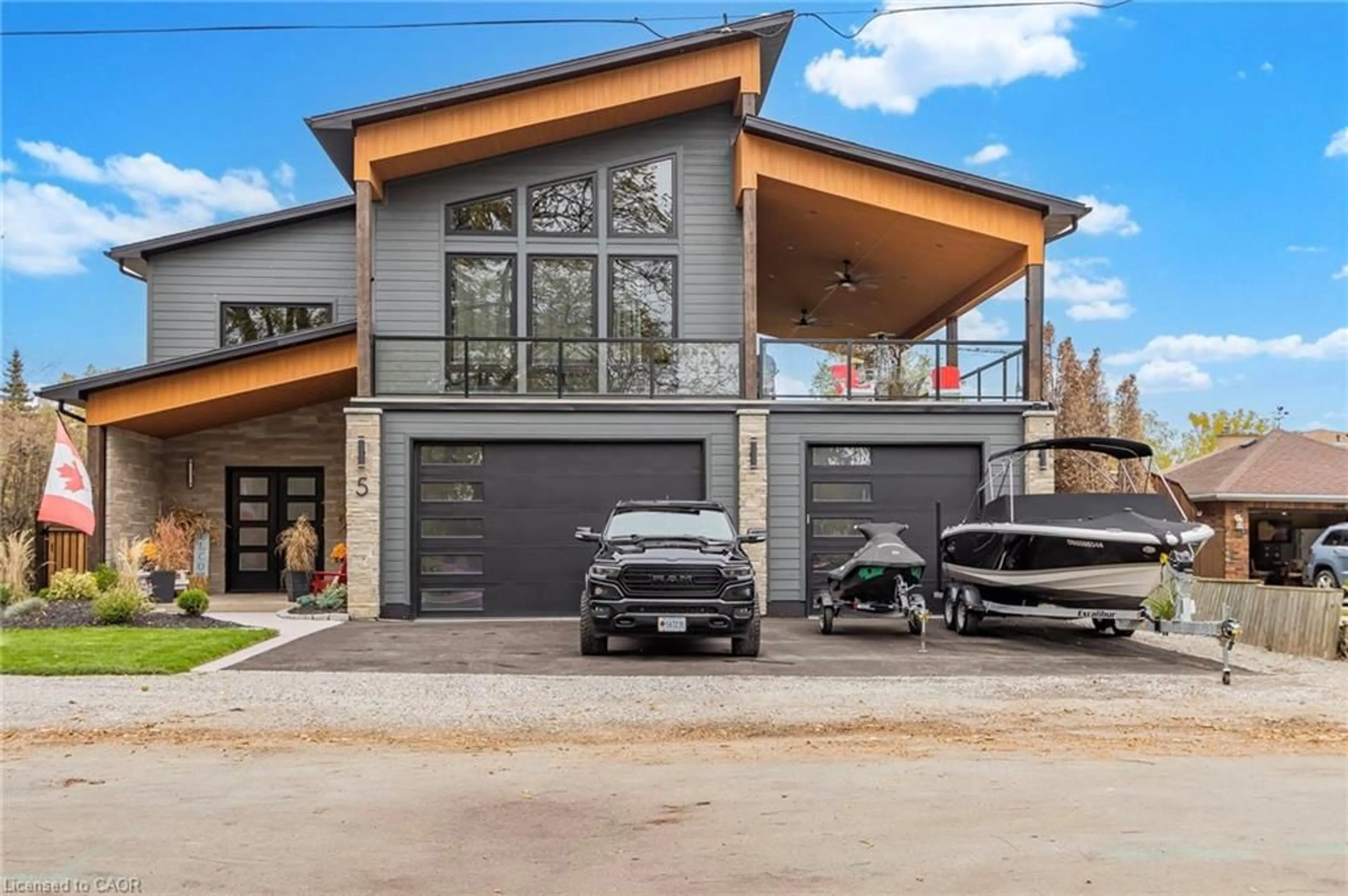 Indoor garage for 5 Archibald Dr, Port Rowan Ontario N0E 1M0