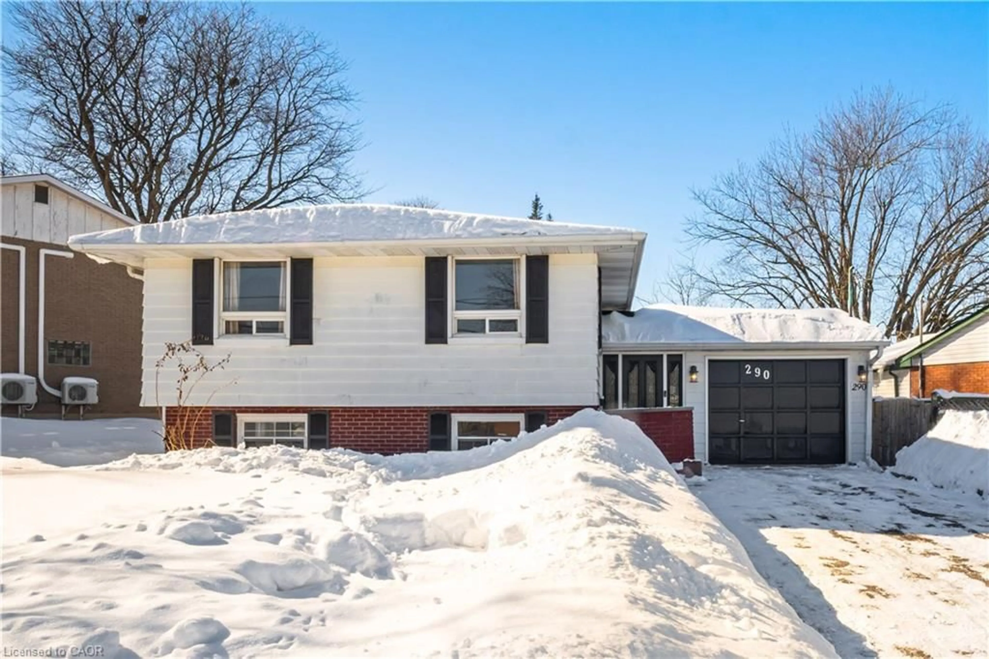 Home with vinyl exterior material, street for 290 Lincoln Rd, Waterloo Ontario N2J 2P5