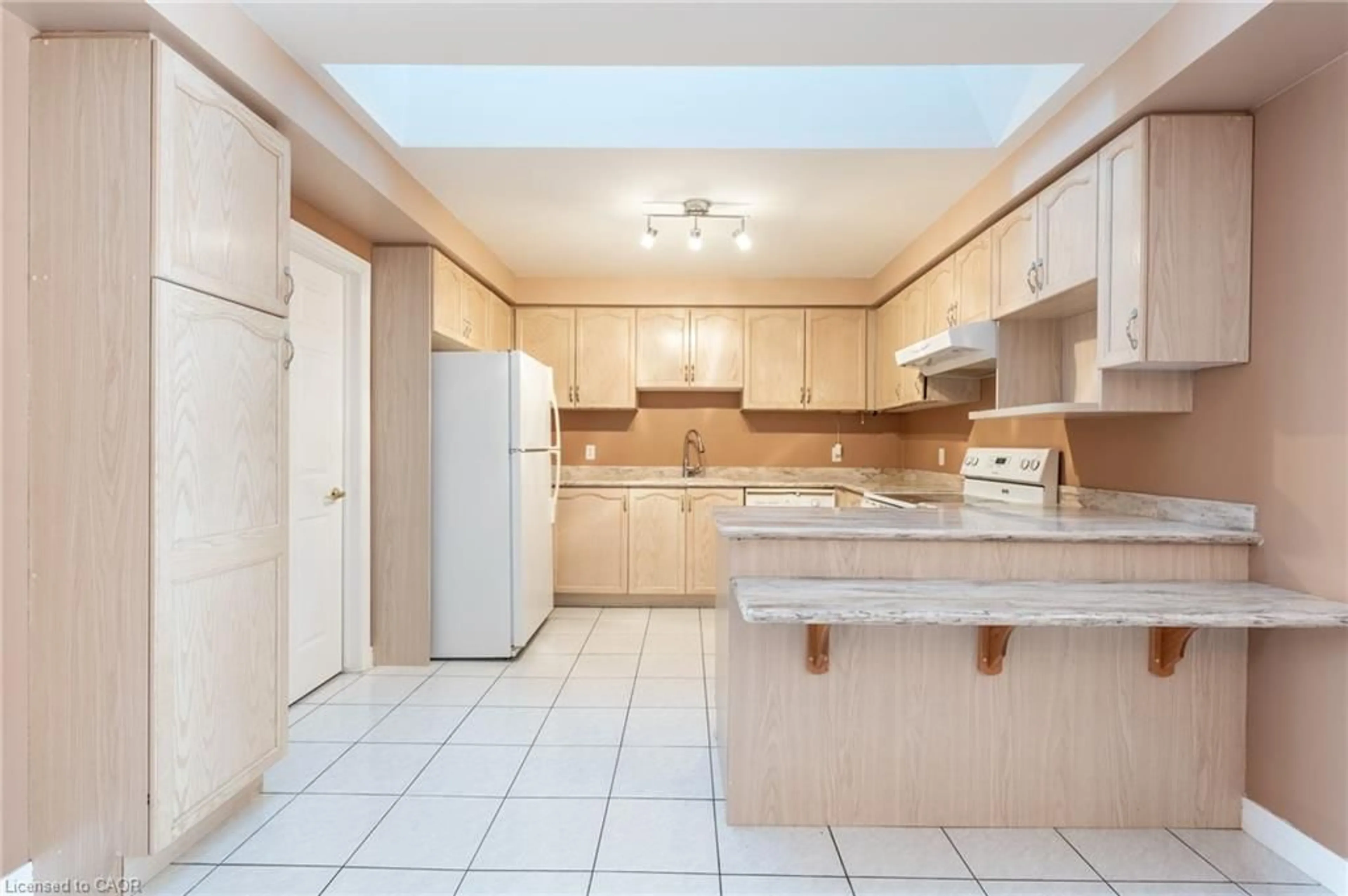 Standard kitchen, ceramic/tile floor for 210 Fiddler's Green Rd #2, Ancaster Ontario L9G 1W7