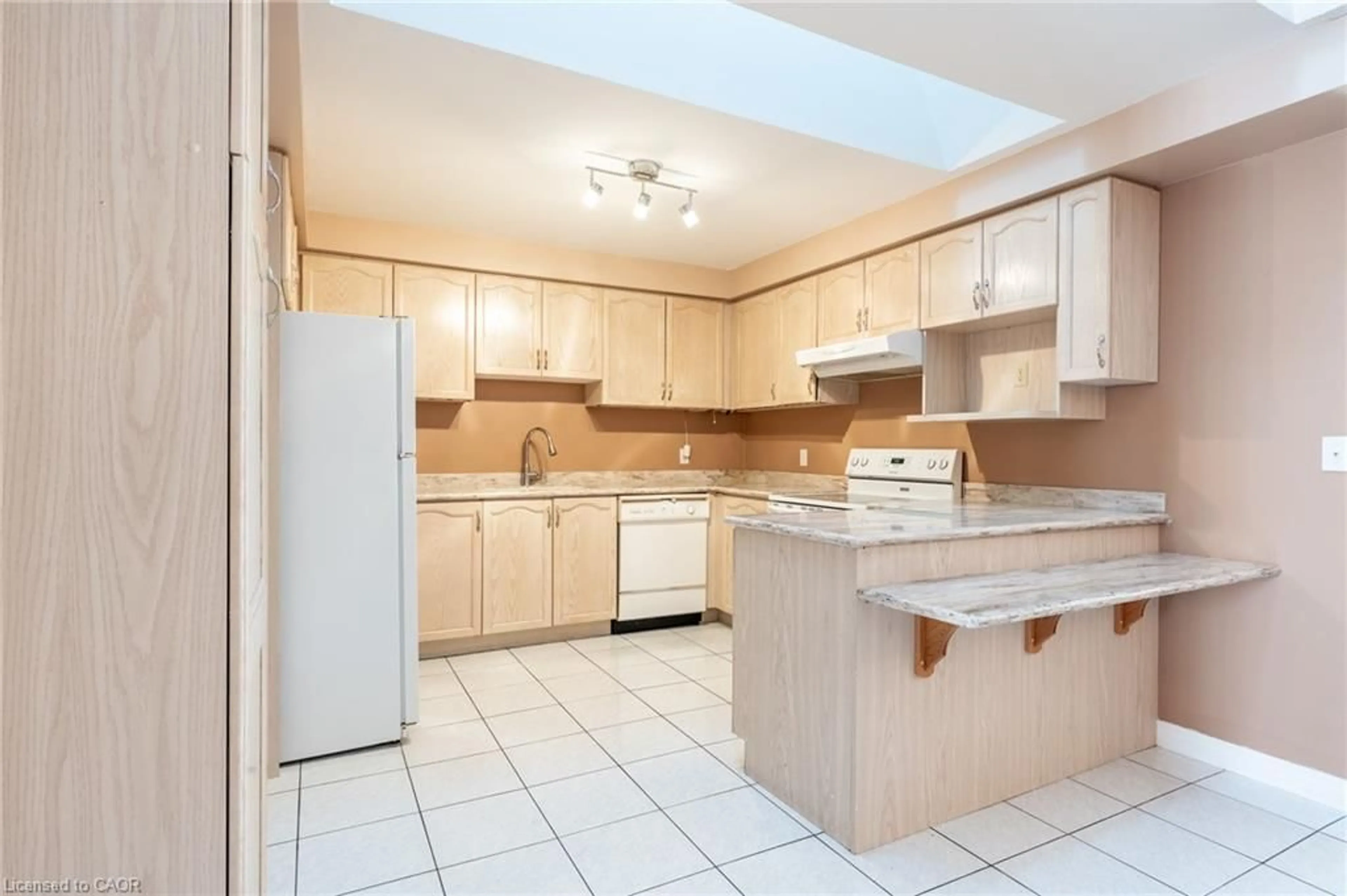 Standard kitchen, ceramic/tile floor for 210 Fiddler's Green Rd #2, Ancaster Ontario L9G 1W7