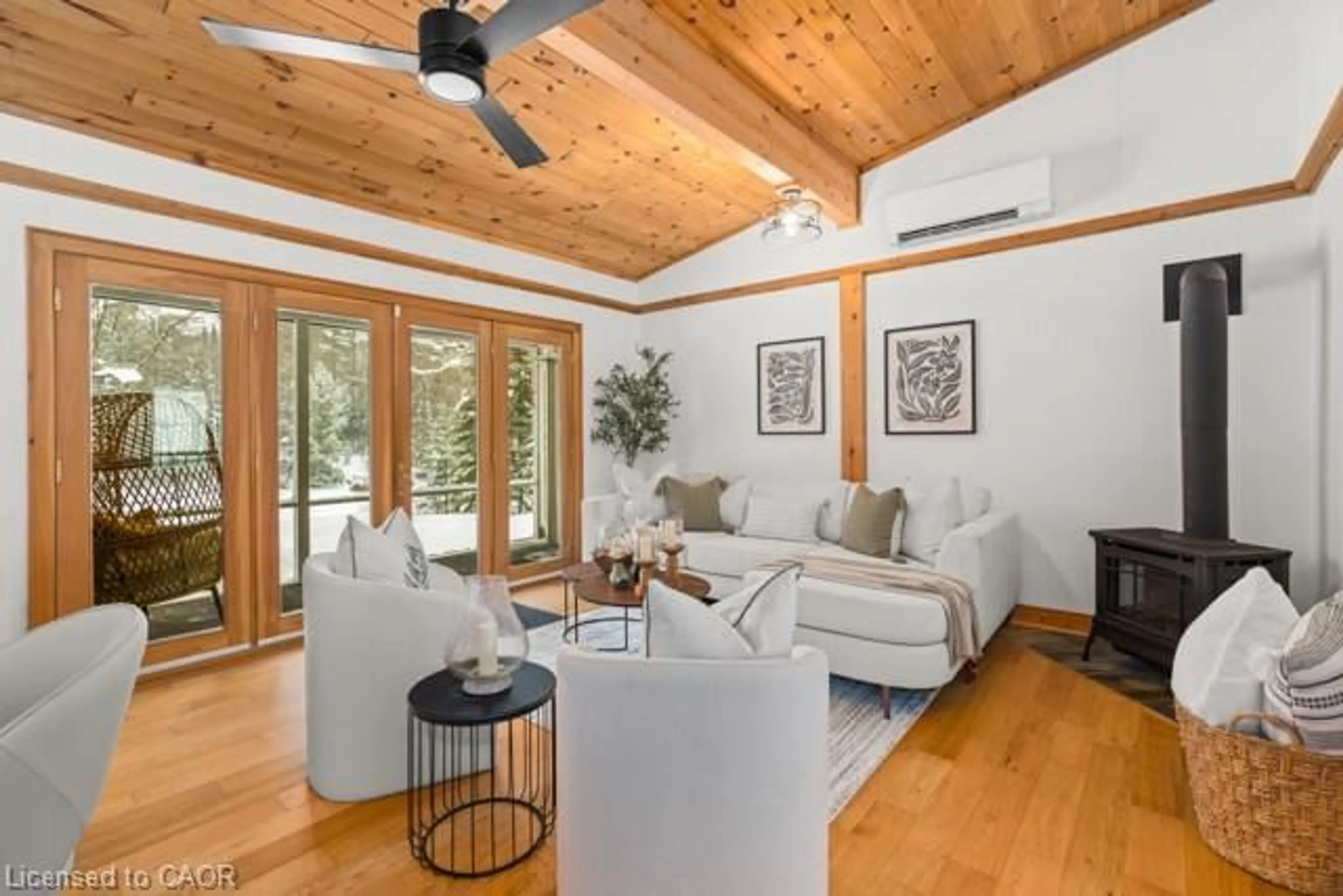 Living room with furniture, wood/laminate floor for 1217 Sherwood Forest Rd, Bracebridge Ontario P1L 1X3