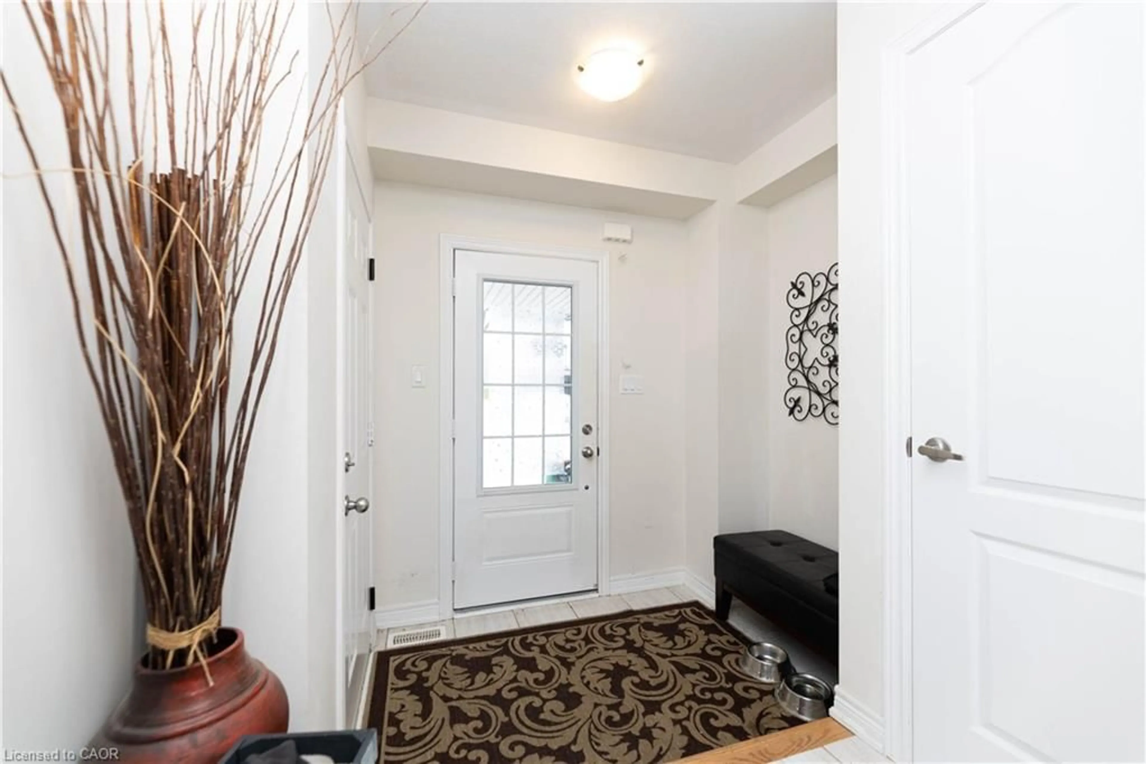 Indoor entryway for 740 Linden Dr #11, Cambridge Ontario N3H 0E3
